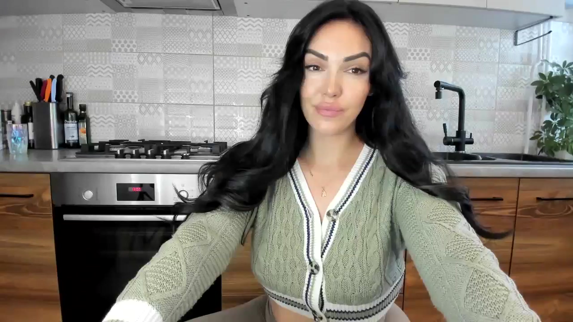 Gallery image thumbnail from MissNelly_'s myfreecams stream on, 10/06/2024, 10:48 image 8 of 20