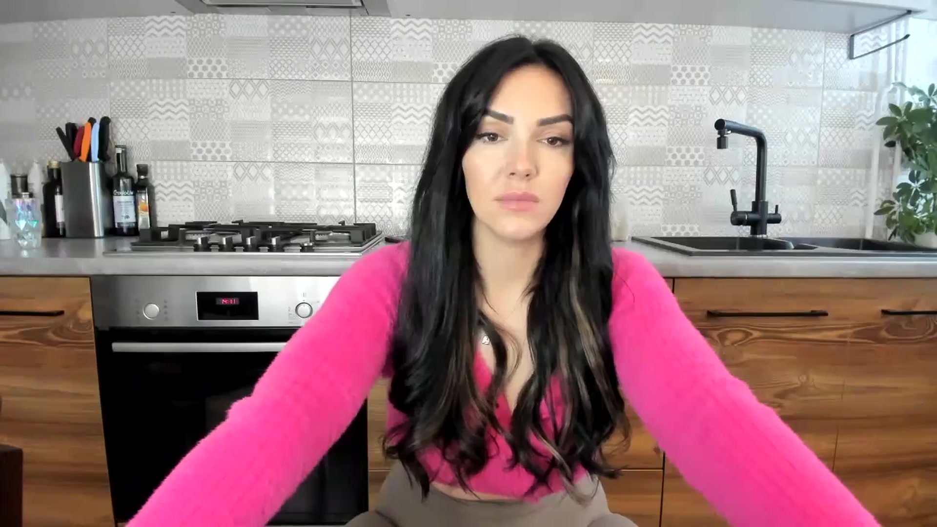 Gallery image thumbnail from MissNelly_'s myfreecams stream on, 10/06/2024, 11:50 image 7 of 20