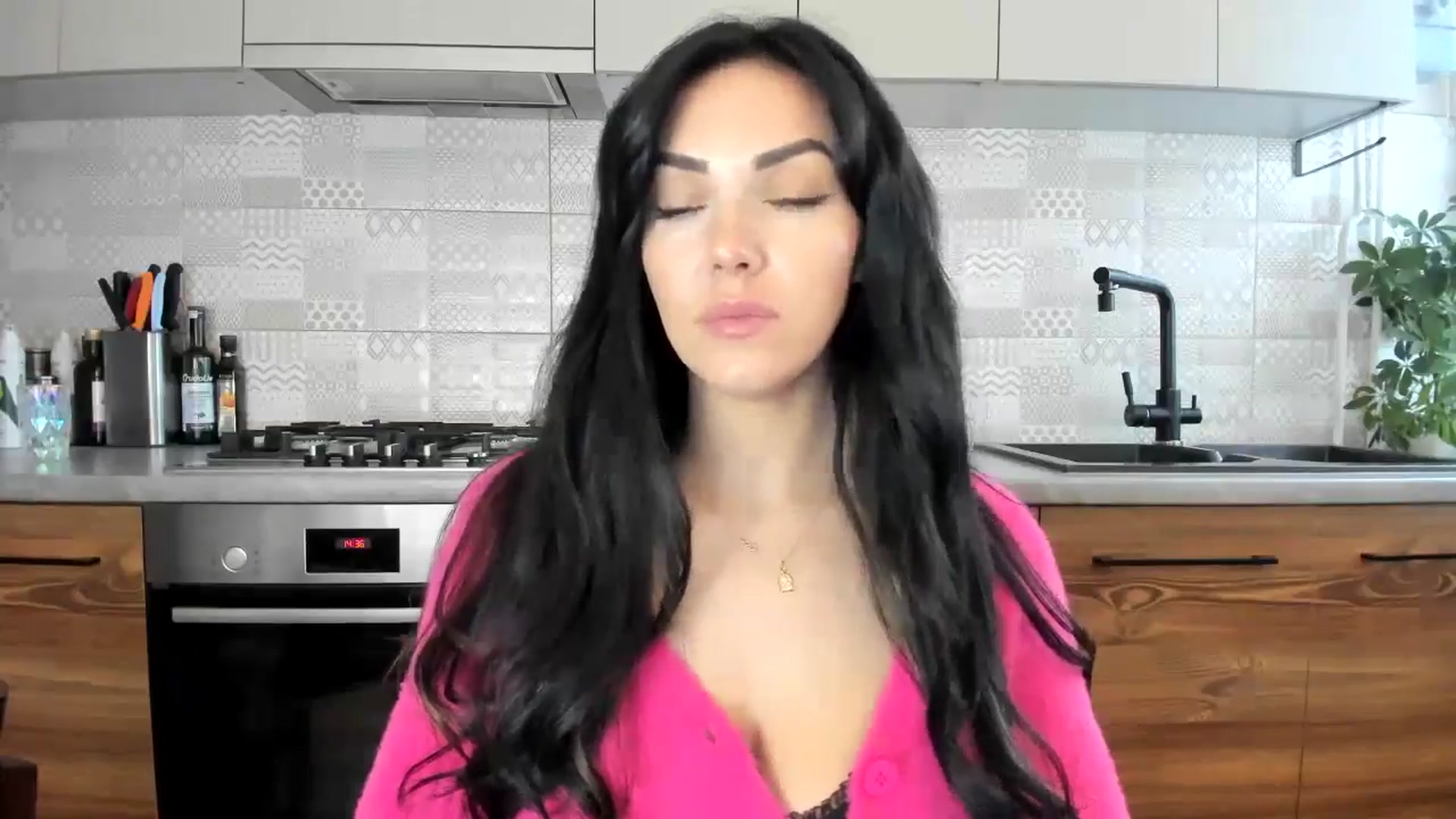 Gallery image thumbnail from MissNelly_'s myfreecams stream on, 10/06/2024, 11:50 image 17 of 20