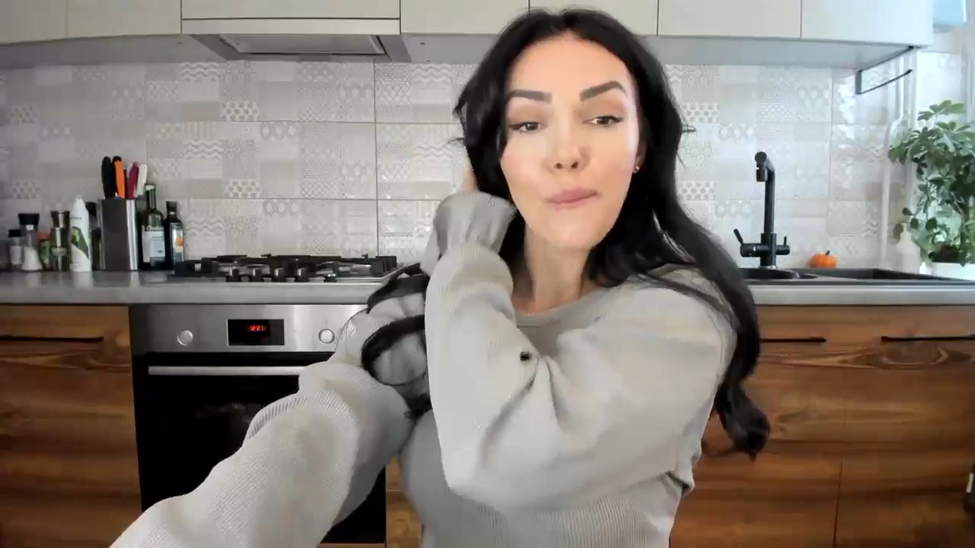 Gallery image thumbnail from MissNelly_'s myfreecams stream on, 10/15/2024, 09:24 image 19 of 20