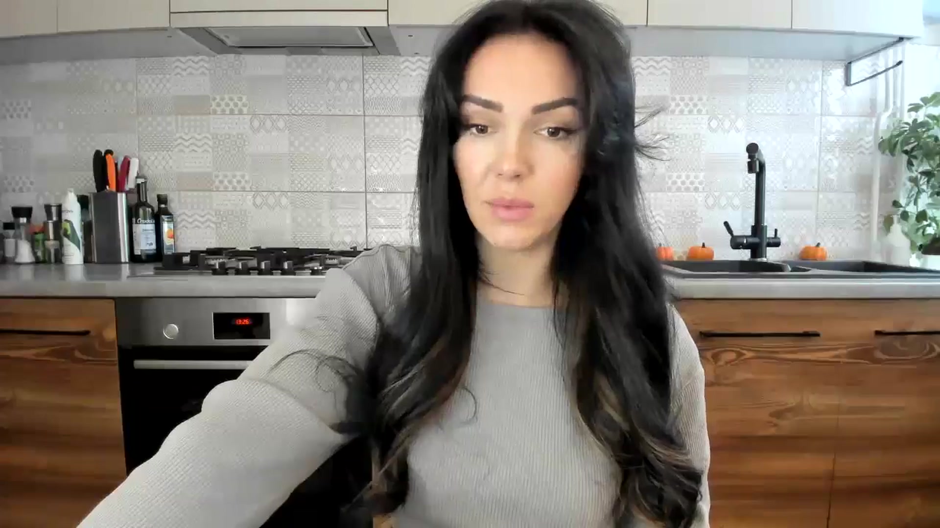 Gallery image thumbnail from MissNelly_'s myfreecams stream on, 10/15/2024, 10:40 image 18 of 20