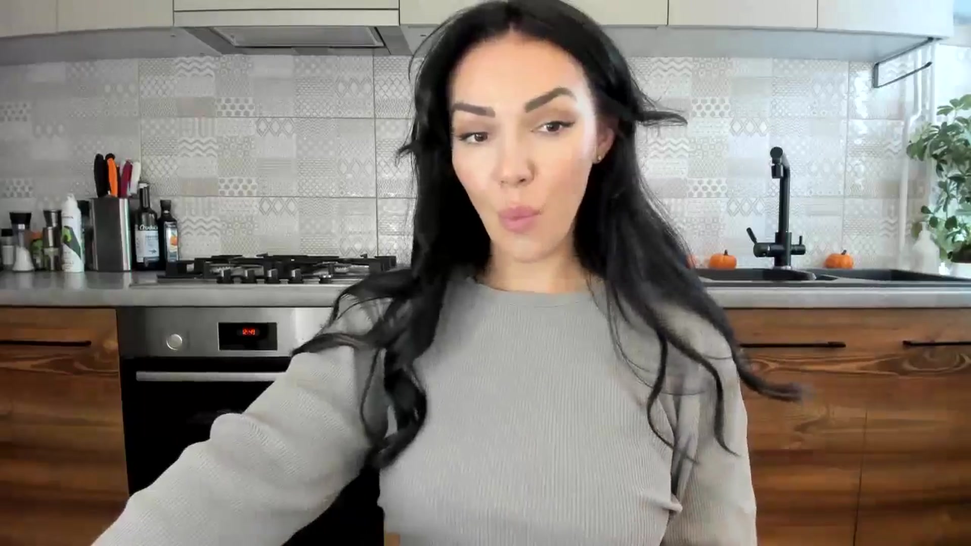 Gallery image thumbnail from MissNelly_'s myfreecams stream on, 10/15/2024, 10:40 image 8 of 20