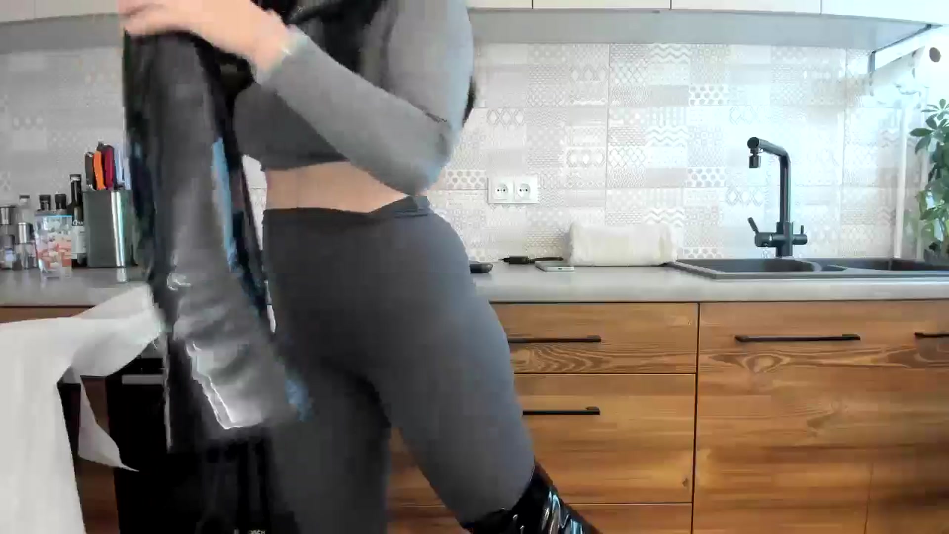 Gallery image thumbnail from MissNelly_'s myfreecams stream on, 10/22/2024, 12:36 image 6 of 20