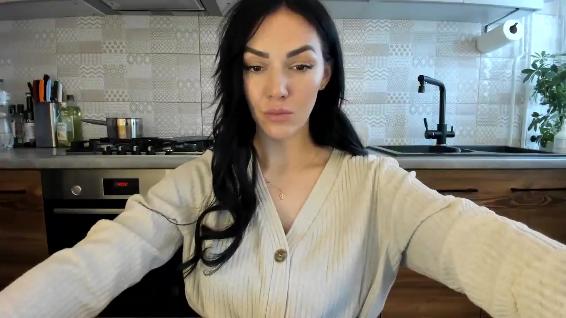 Gallery image thumbnail from MissNelly_'s myfreecams stream on, 10/24/2024, 13:34 image 3 of 20