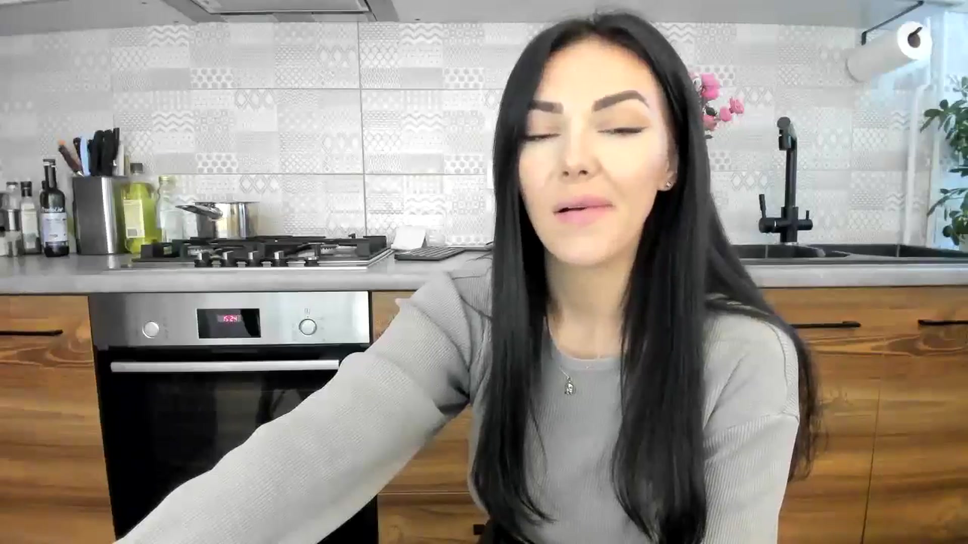Gallery image thumbnail from MissNelly_'s myfreecams stream on, 10/29/2024, 14:05 image 8 of 20