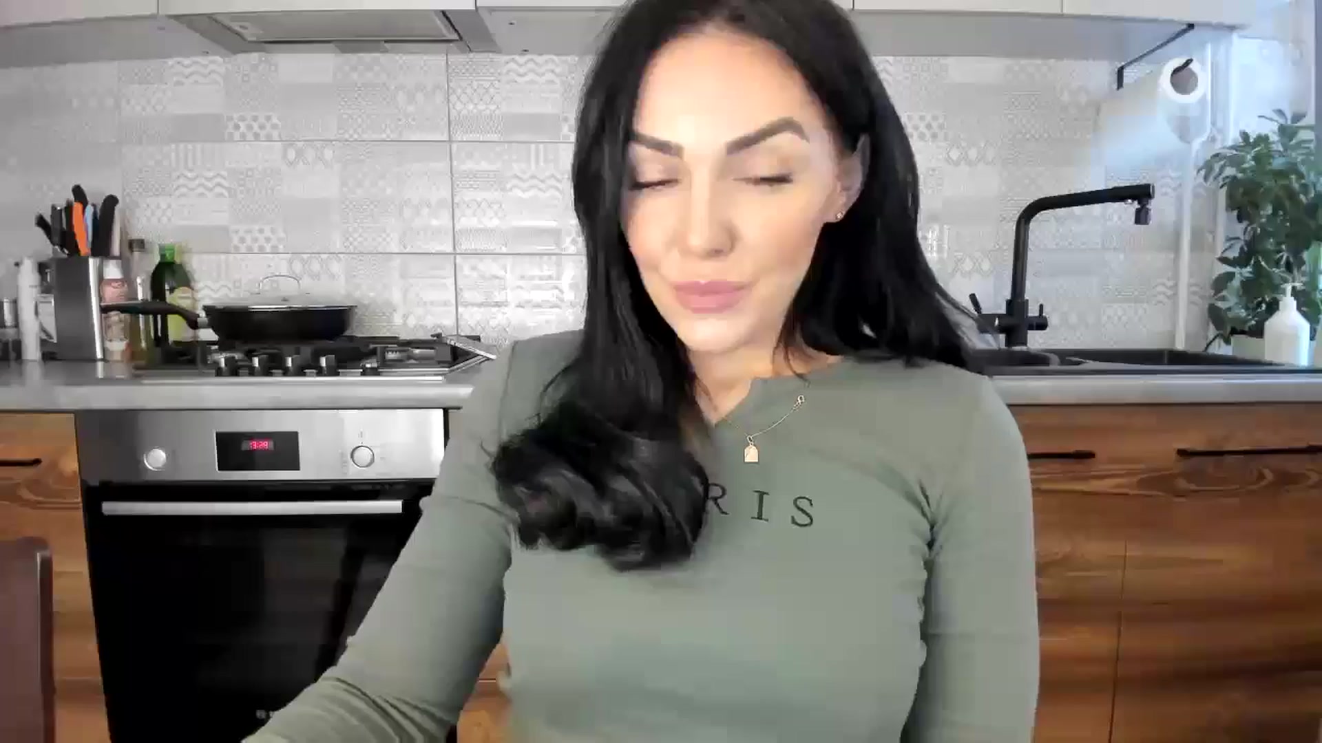 Gallery image thumbnail from MissNelly_'s myfreecams stream on, 11/18/2024, 12:21 image 14 of 20