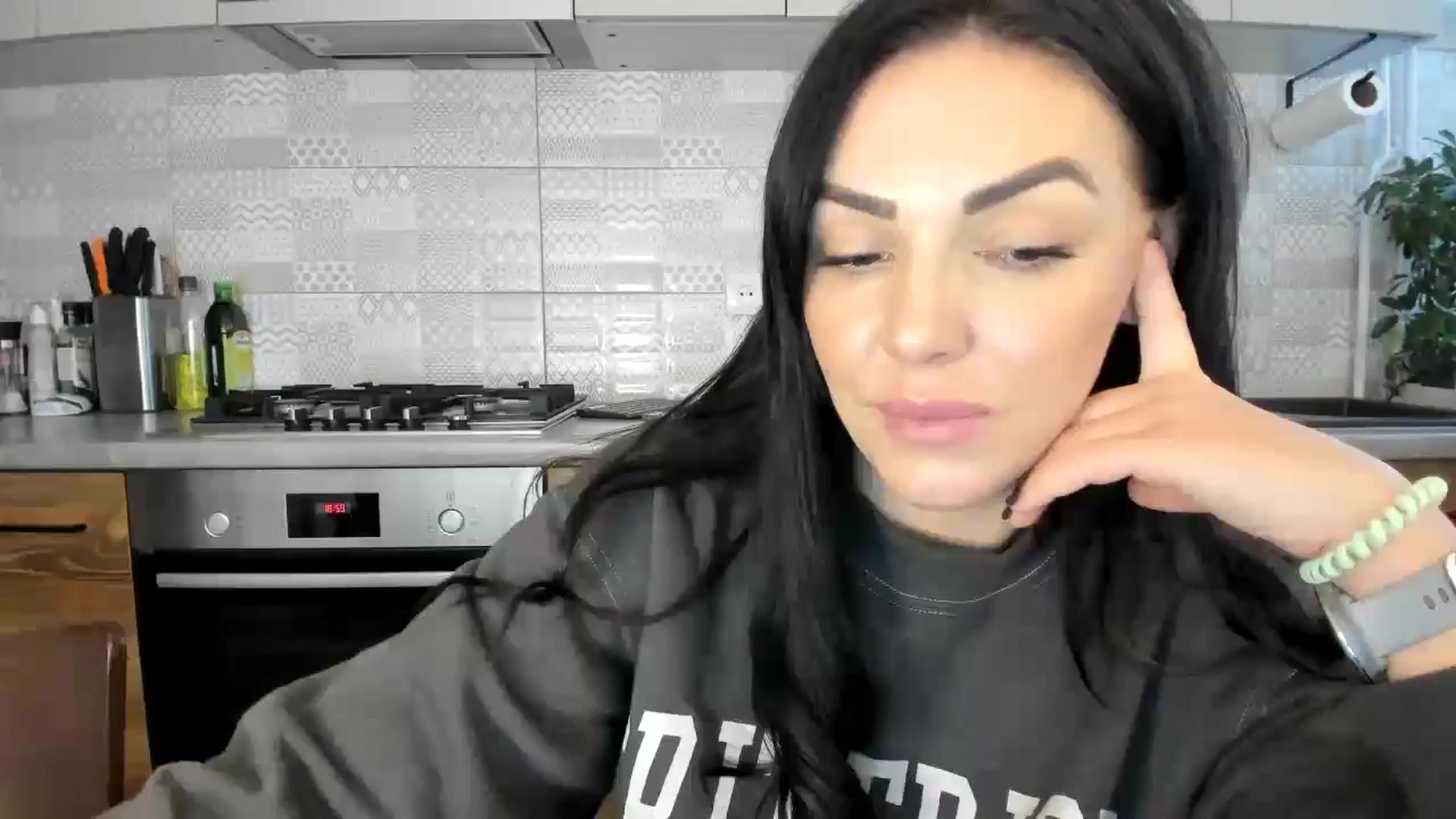 Gallery image thumbnail from MissNelly_'s myfreecams stream on, 11/26/2024, 14:23 image 18 of 20