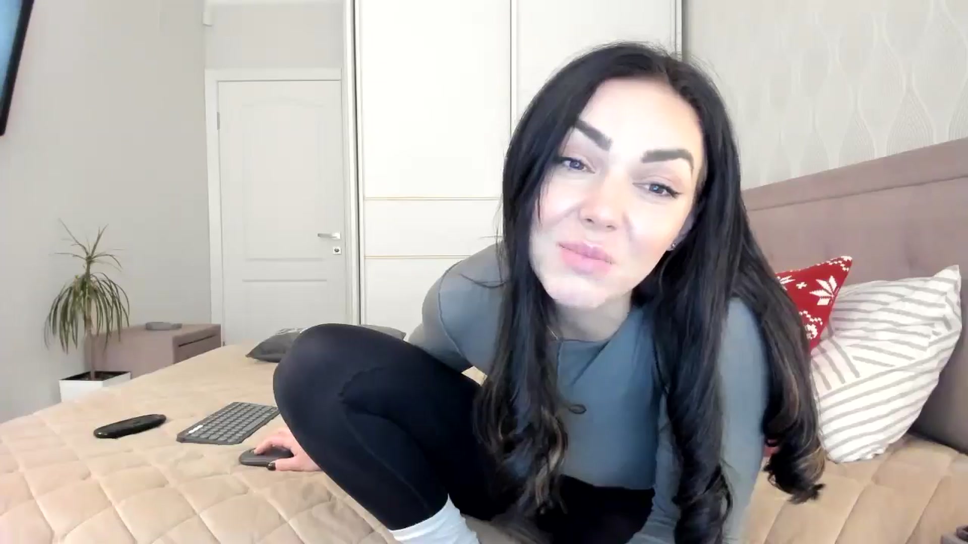Gallery image thumbnail from MissNelly_'s myfreecams stream on, 11/30/2024, 13:03 image 10 of 20