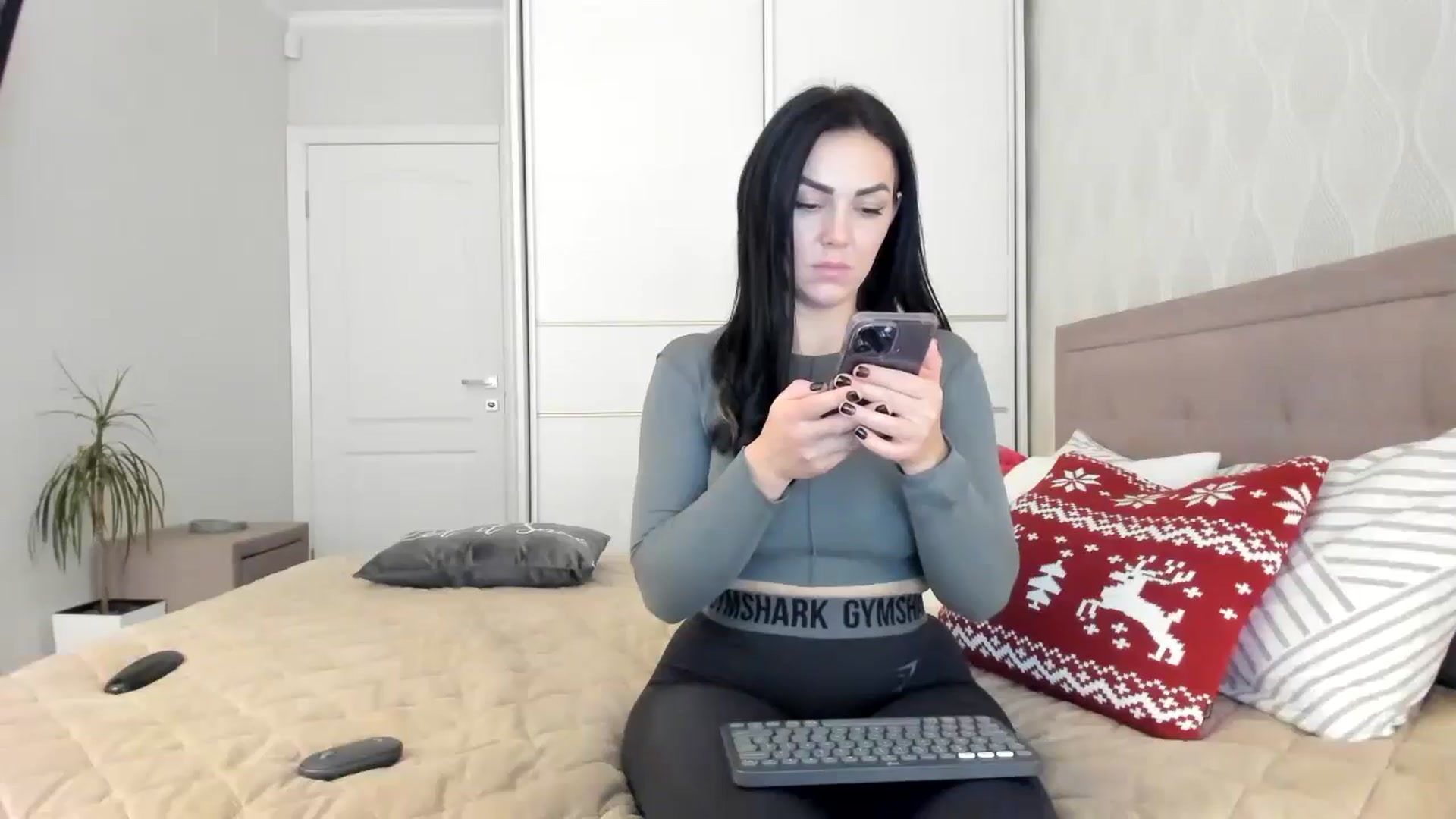 Gallery image thumbnail from MissNelly_'s myfreecams stream on, 11/30/2024, 14:36 image 12 of 20