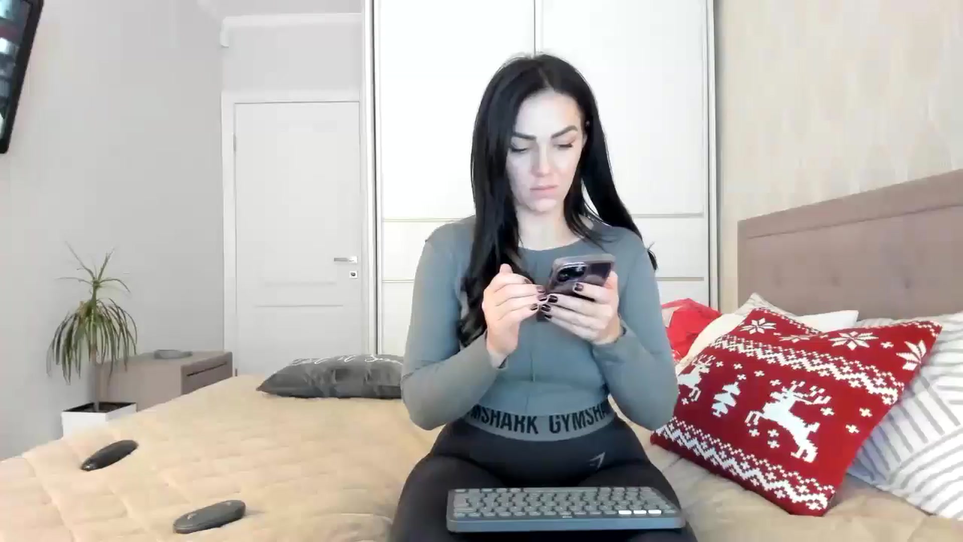 Gallery image thumbnail from MissNelly_'s myfreecams stream on, 11/30/2024, 14:36 image 1 of 20