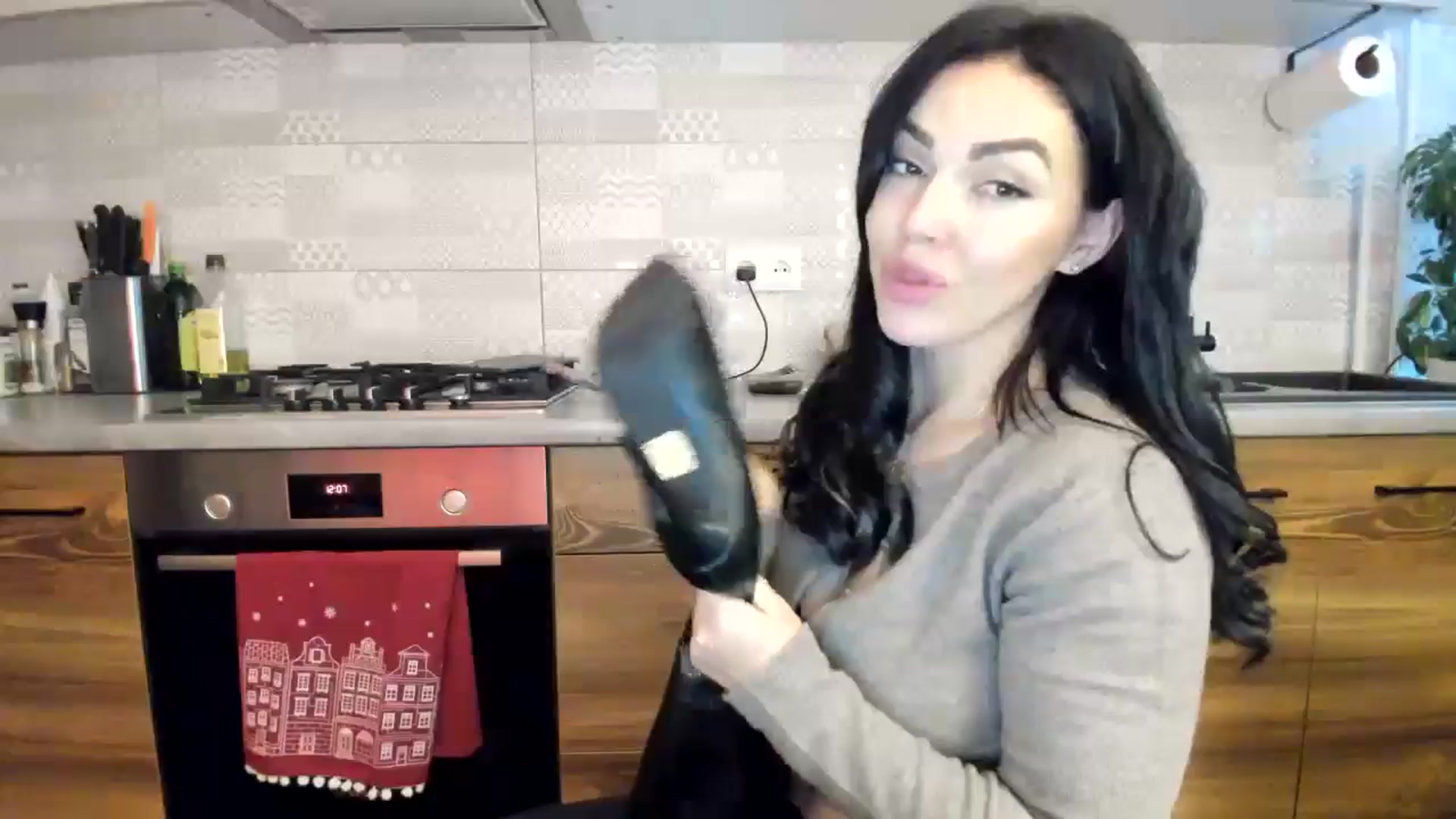 Gallery image thumbnail from MissNelly_'s myfreecams stream on, 12/10/2024, 13:25 image 14 of 20