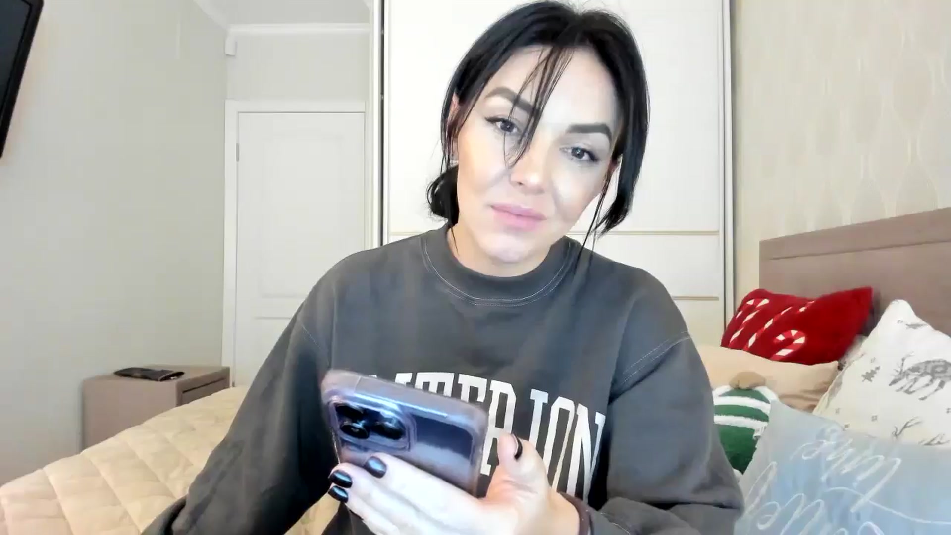 Gallery image thumbnail from MissNelly_'s myfreecams stream on, 12/12/2024, 14:57 image 18 of 20