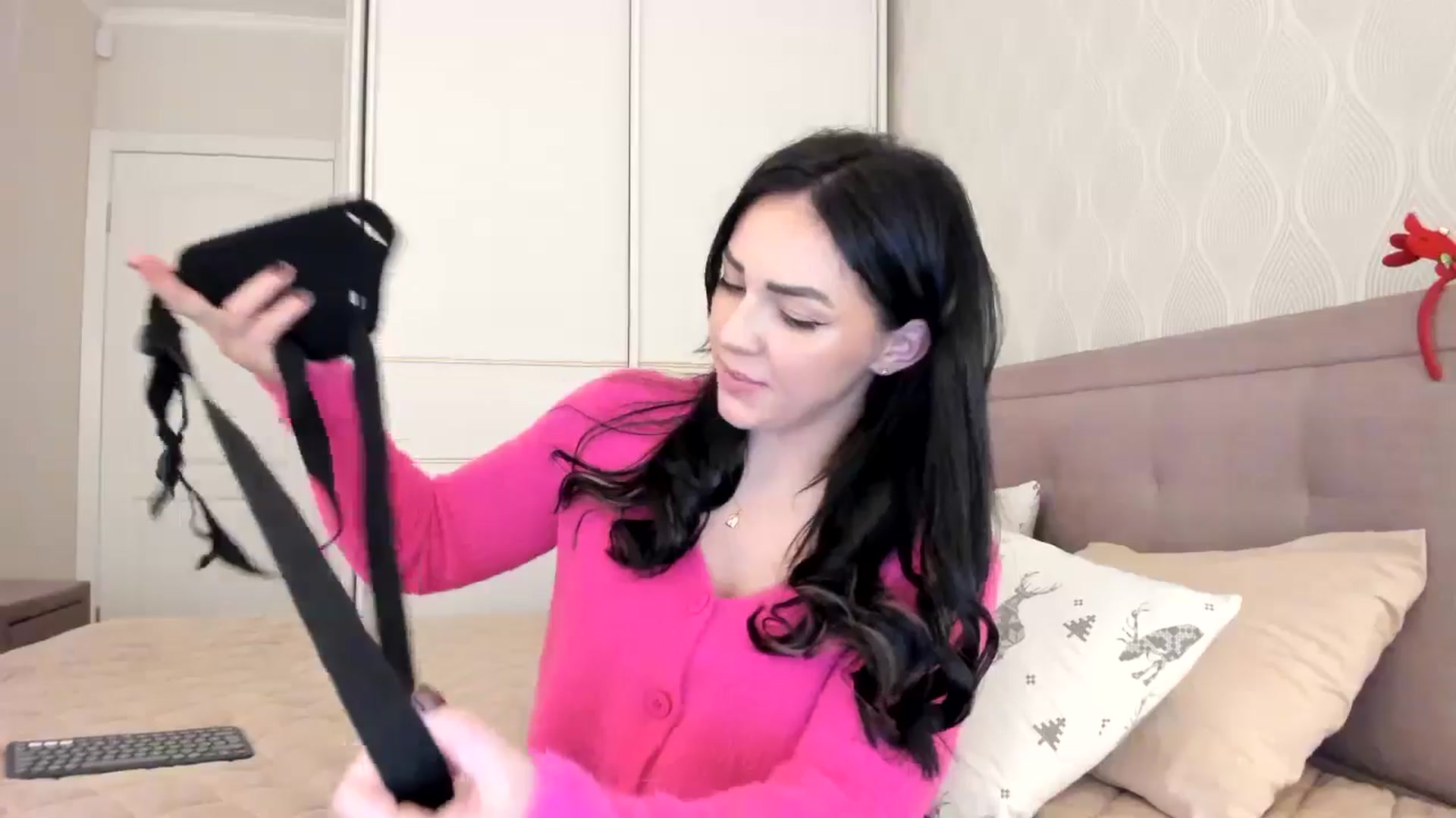 Gallery image thumbnail from MissNelly_'s myfreecams stream on, 12/14/2024, 18:46 image 8 of 20