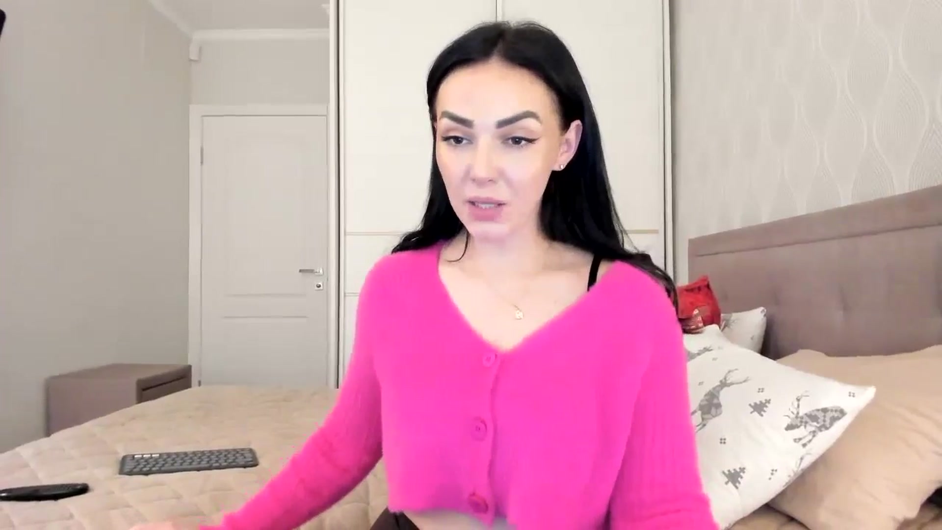 Gallery image thumbnail from MissNelly_'s myfreecams stream on, 12/14/2024, 18:46 image 9 of 20