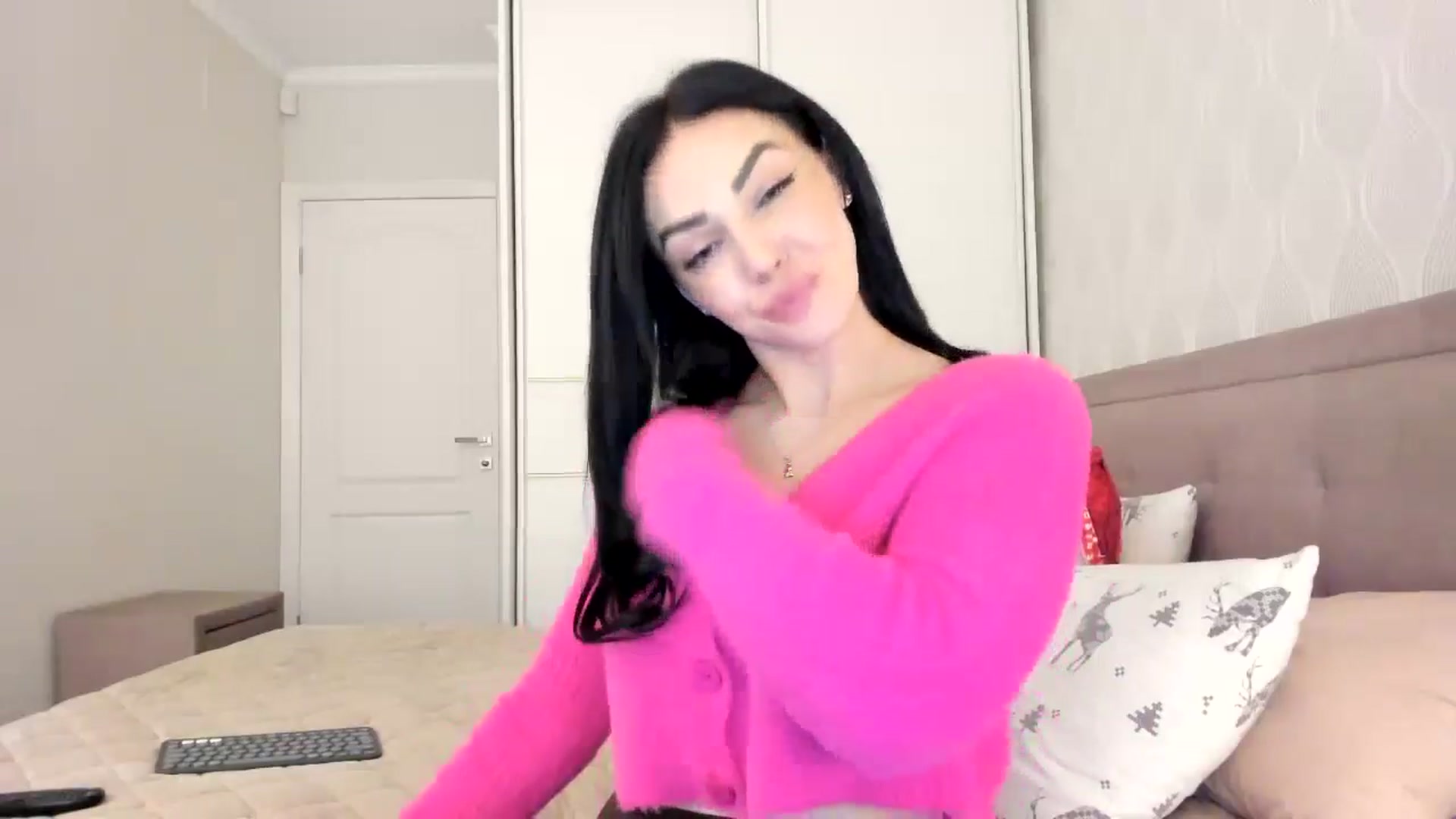 Gallery image thumbnail from MissNelly_'s myfreecams stream on, 12/14/2024, 18:46 image 14 of 20