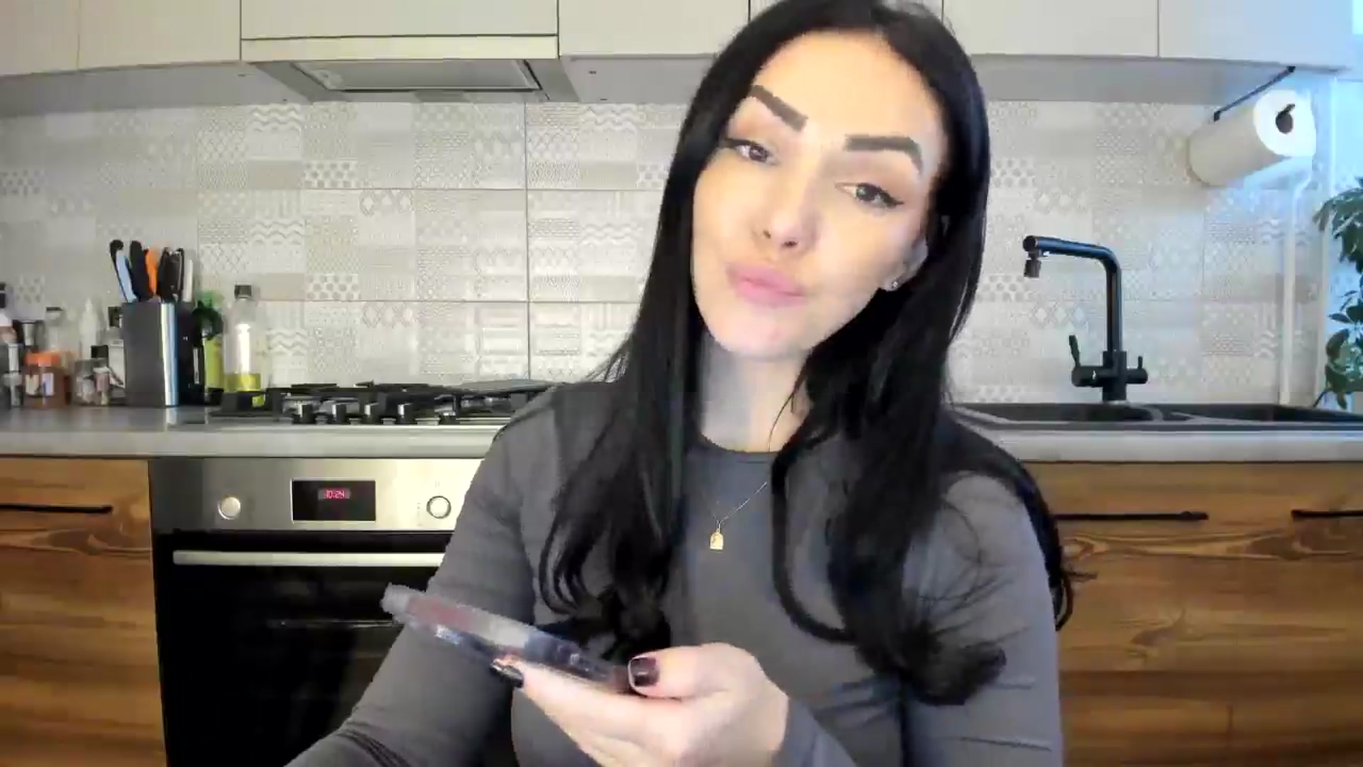 Gallery image thumbnail from MissNelly_'s myfreecams stream on, 12/15/2024, 13:31 image 17 of 20