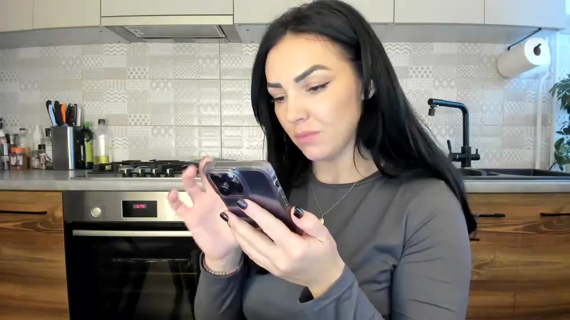 Gallery image thumbnail from MissNelly_'s myfreecams stream on, 12/15/2024, 13:31 image 15 of 20