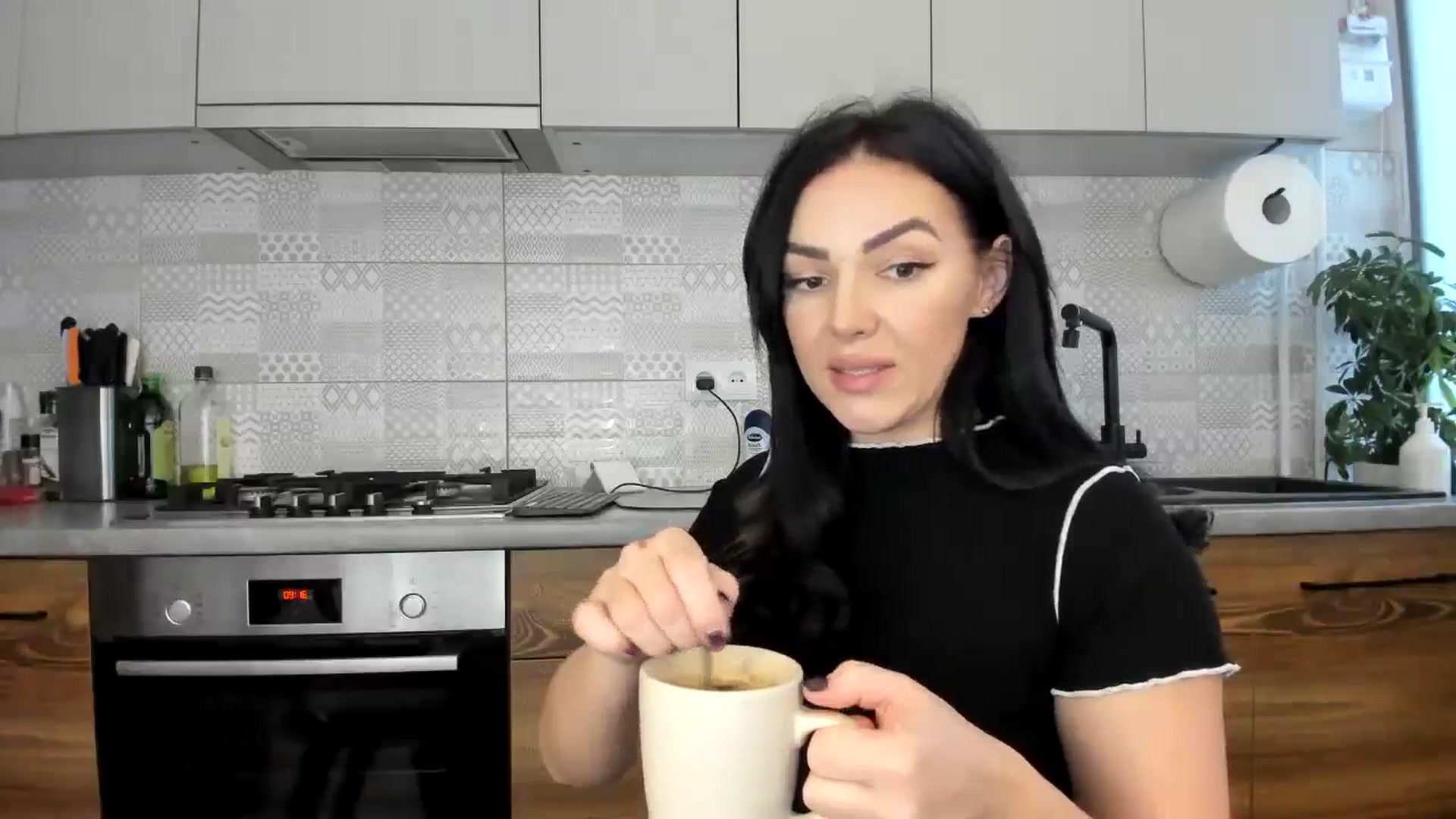Gallery image thumbnail from MissNelly_'s myfreecams stream on, 12/20/2024, 13:12 image 6 of 20