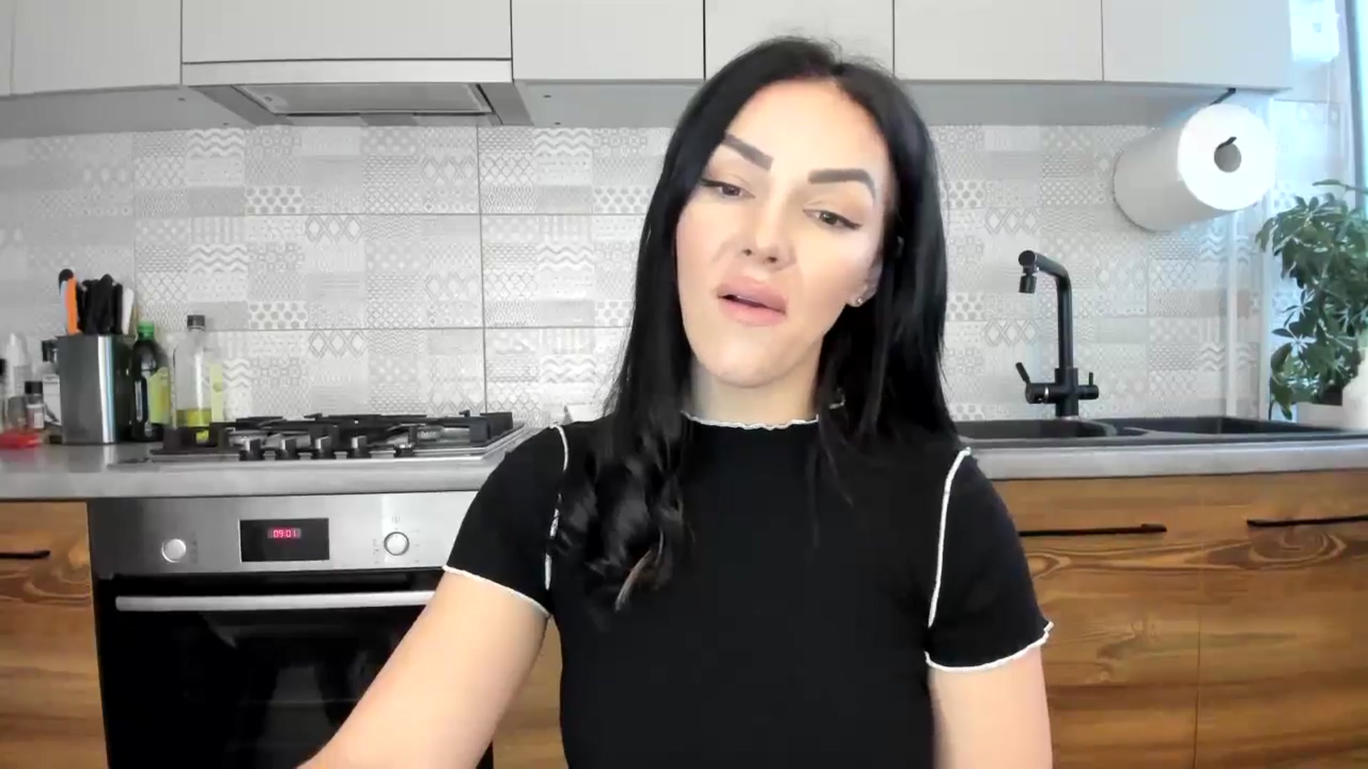 Gallery image thumbnail from MissNelly_'s myfreecams stream on, 12/20/2024, 13:12 image 2 of 20