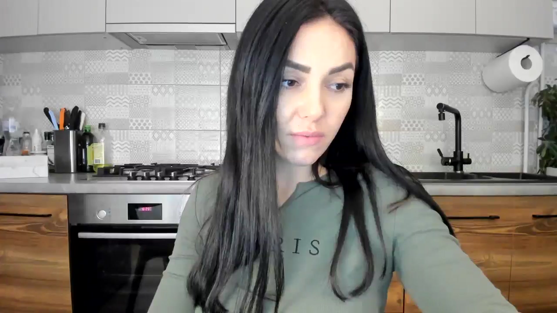 Gallery image thumbnail from MissNelly_'s myfreecams stream on, 12/22/2024, 14:35 image 20 of 20