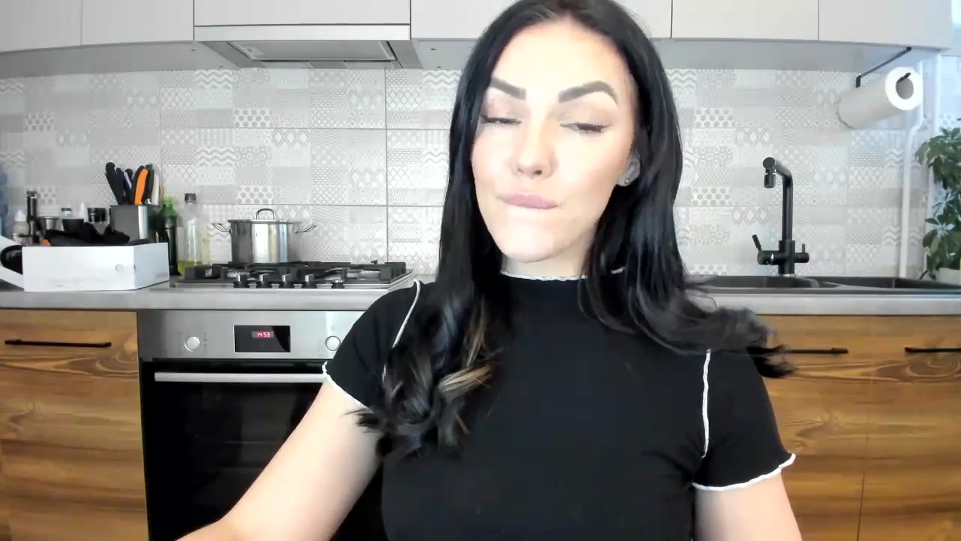 Gallery image thumbnail from MissNelly_'s myfreecams stream on, 12/28/2024, 14:48 image 6 of 20