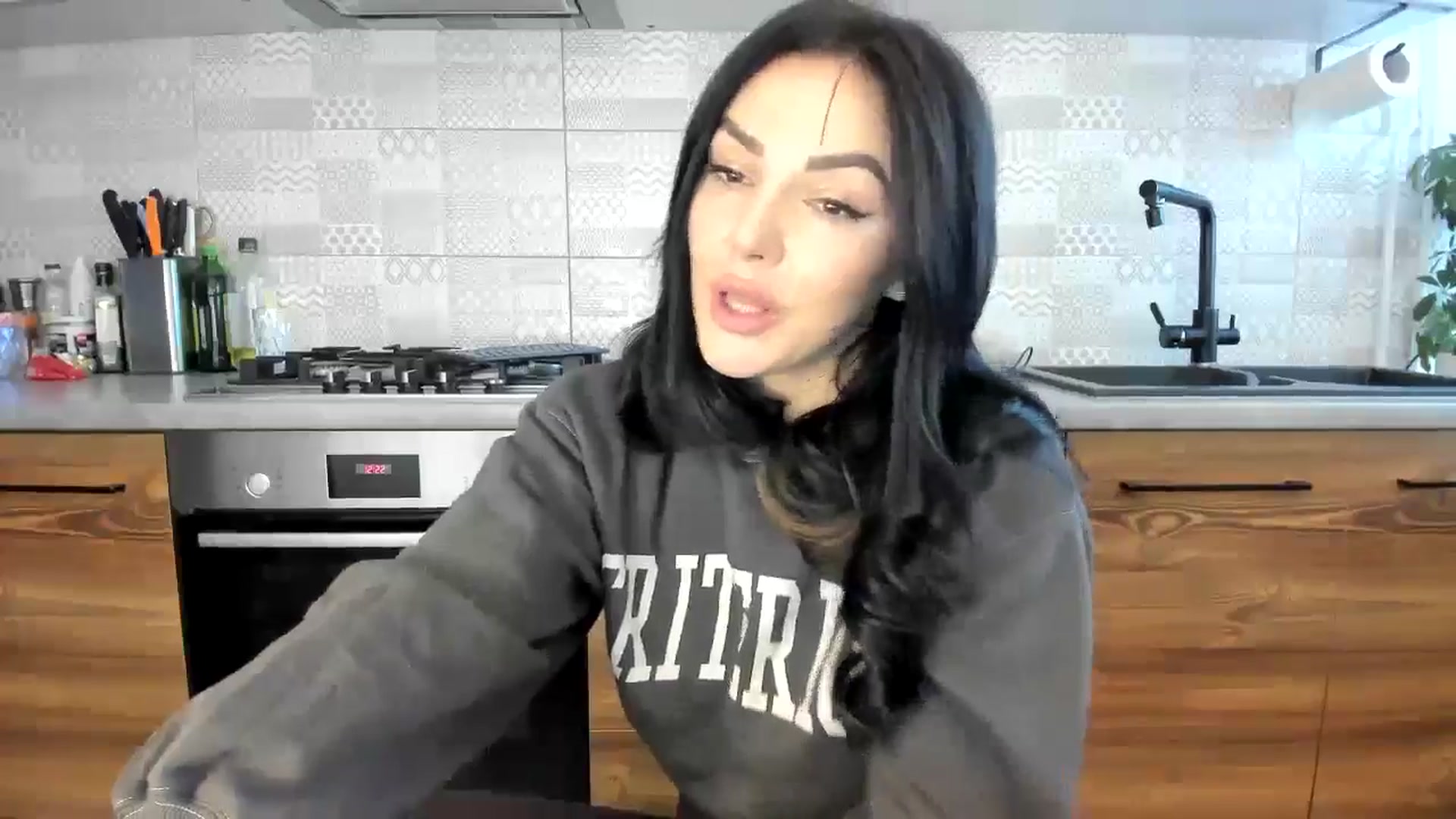 Gallery image thumbnail from MissNelly_'s myfreecams stream on, 12/30/2024, 10:25 image 19 of 20