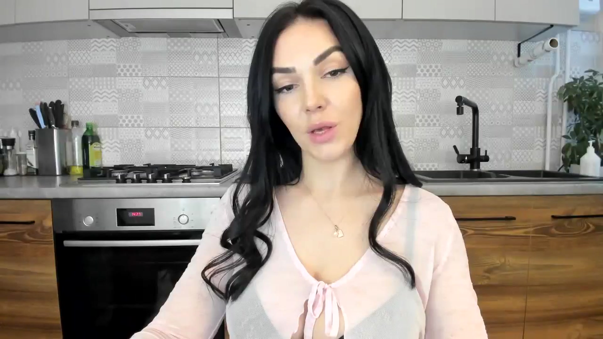 Gallery image thumbnail from MissNelly_'s myfreecams stream on, 01/08/2025, 12:56 image 3 of 20