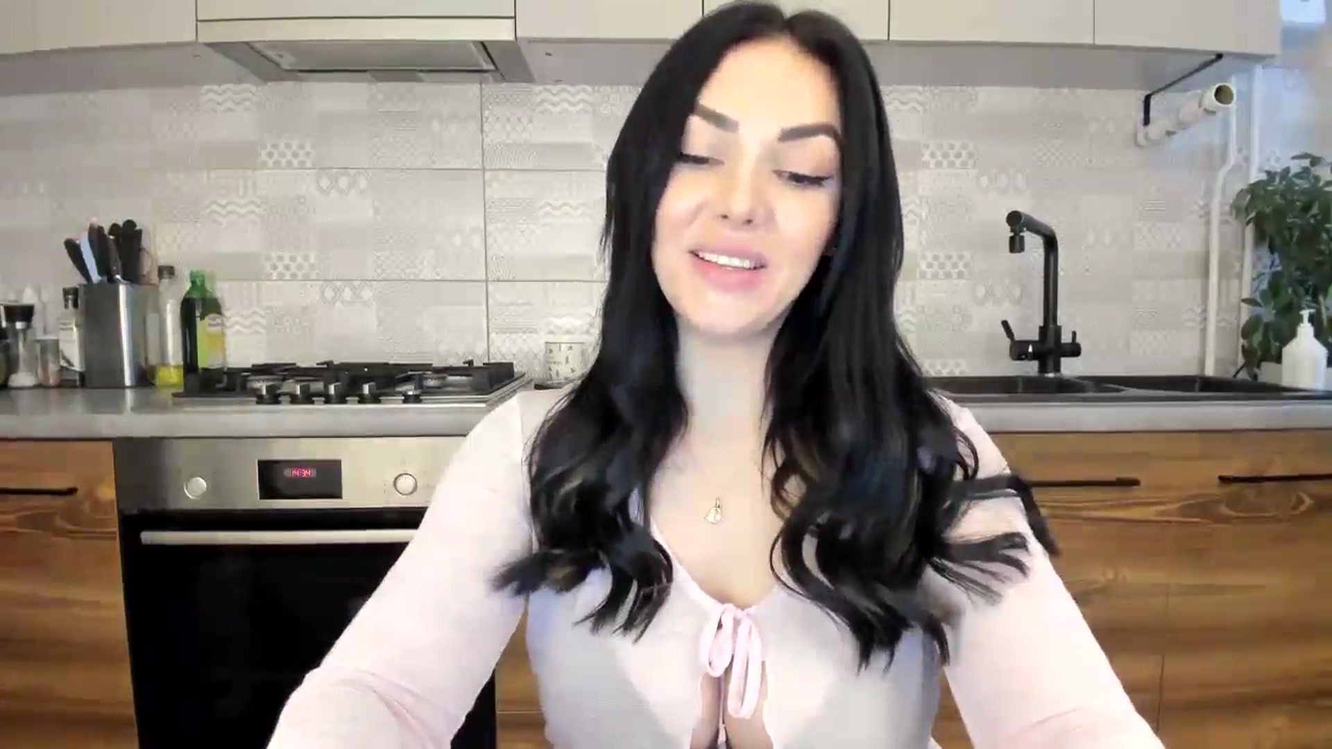 Gallery image thumbnail from MissNelly_'s myfreecams stream on, 01/08/2025, 12:56 image 8 of 20