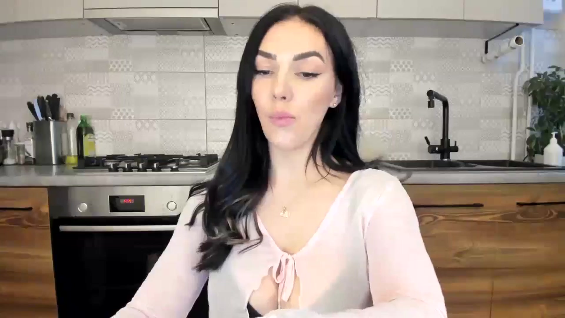 Gallery image thumbnail from MissNelly_'s myfreecams stream on, 01/08/2025, 12:56 image 18 of 20
