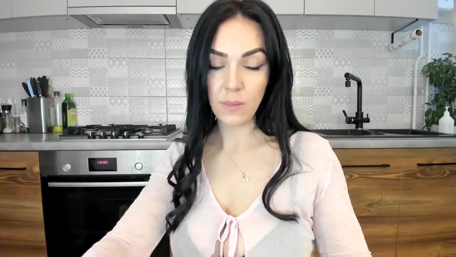 Gallery image thumbnail from MissNelly_'s myfreecams stream on, 01/08/2025, 12:56 image 2 of 20