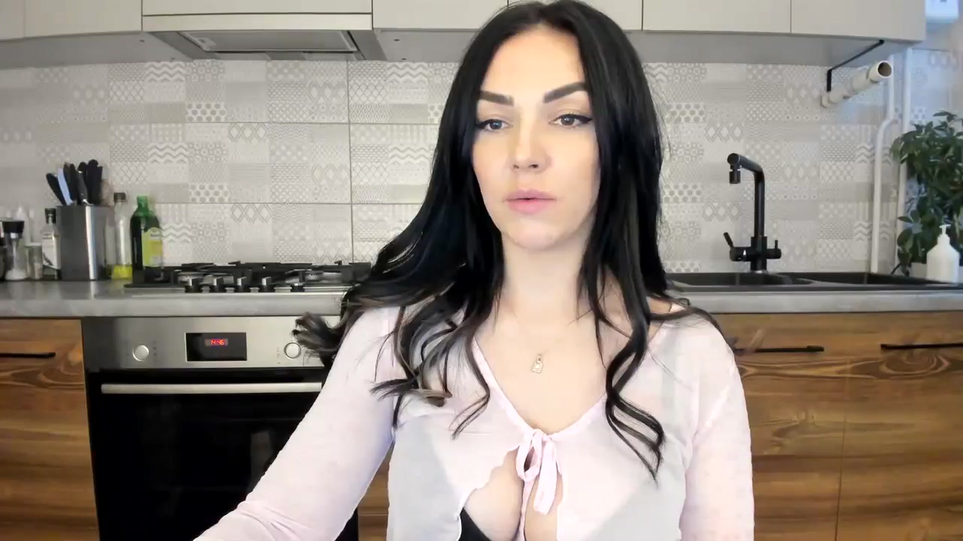 Gallery image thumbnail from MissNelly_'s myfreecams stream on, 01/08/2025, 12:56 image 16 of 20