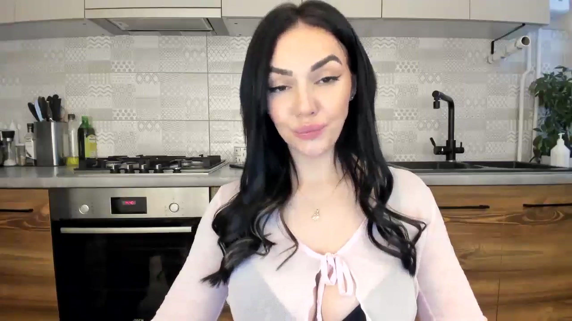 Gallery image thumbnail from MissNelly_'s myfreecams stream on, 01/08/2025, 12:56 image 12 of 20