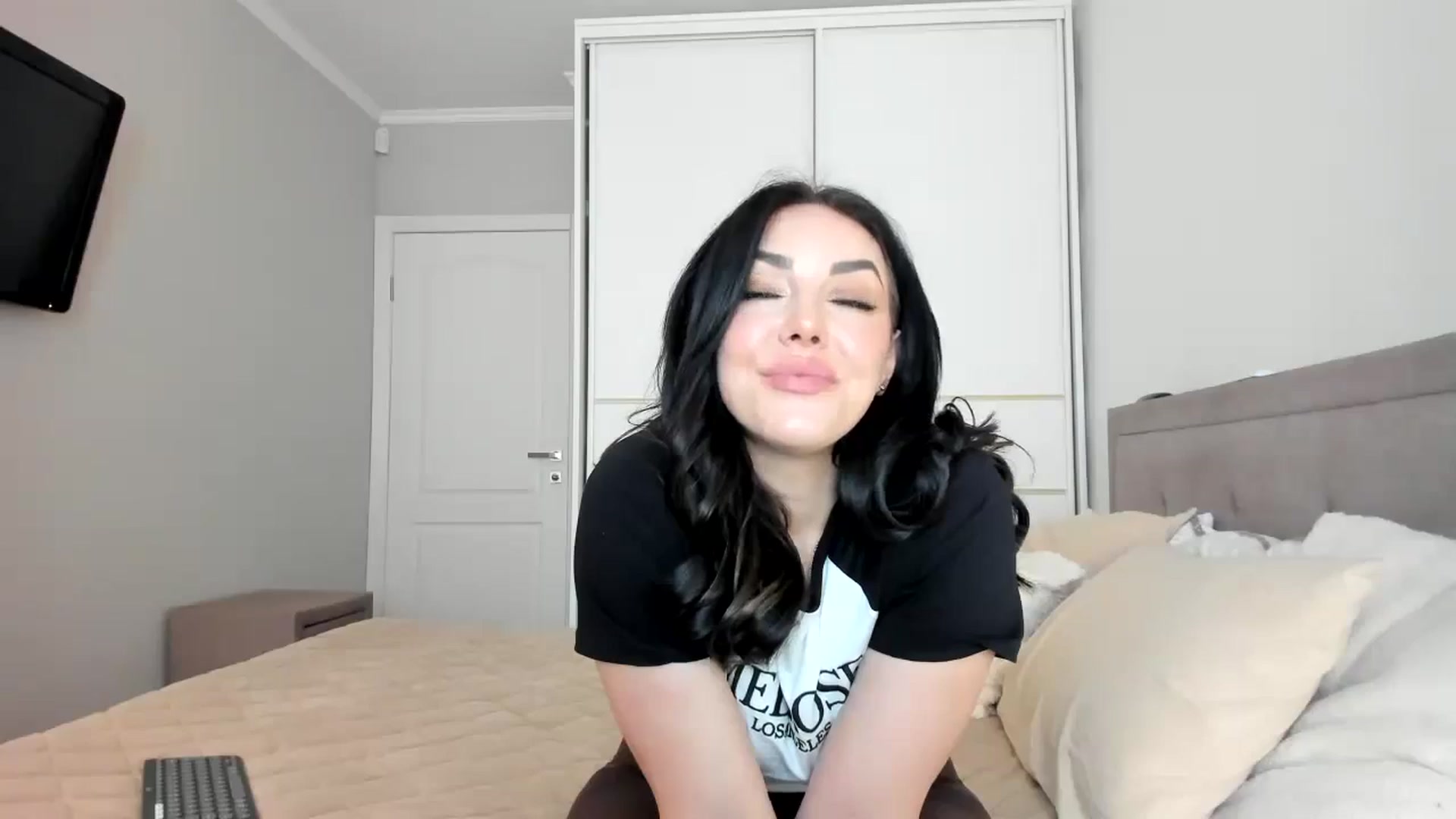 Gallery image thumbnail from MissNelly_'s myfreecams stream on, 01/24/2025, 14:56 image 2 of 20