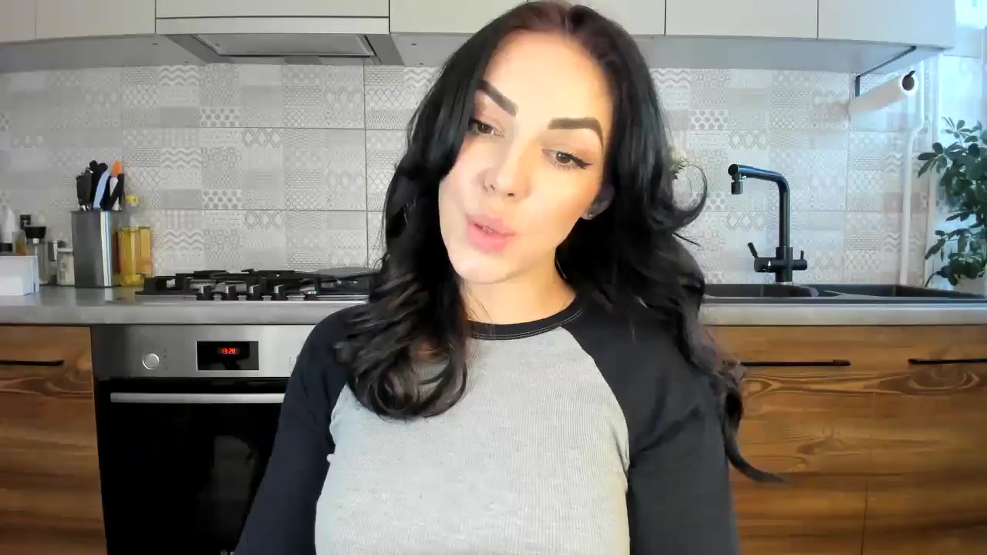 Gallery image thumbnail from MissNelly_'s myfreecams stream on, 02/08/2025, 15:19 image 5 of 20