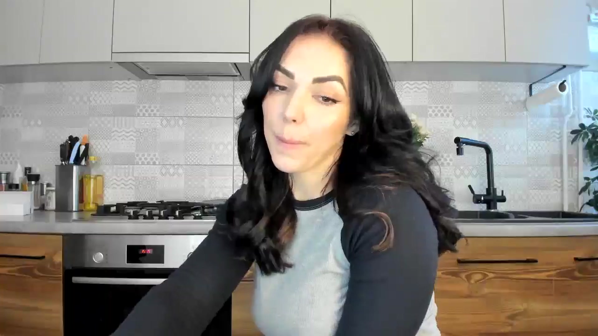 Gallery image thumbnail from MissNelly_'s myfreecams stream on, 02/08/2025, 15:19 image 16 of 20