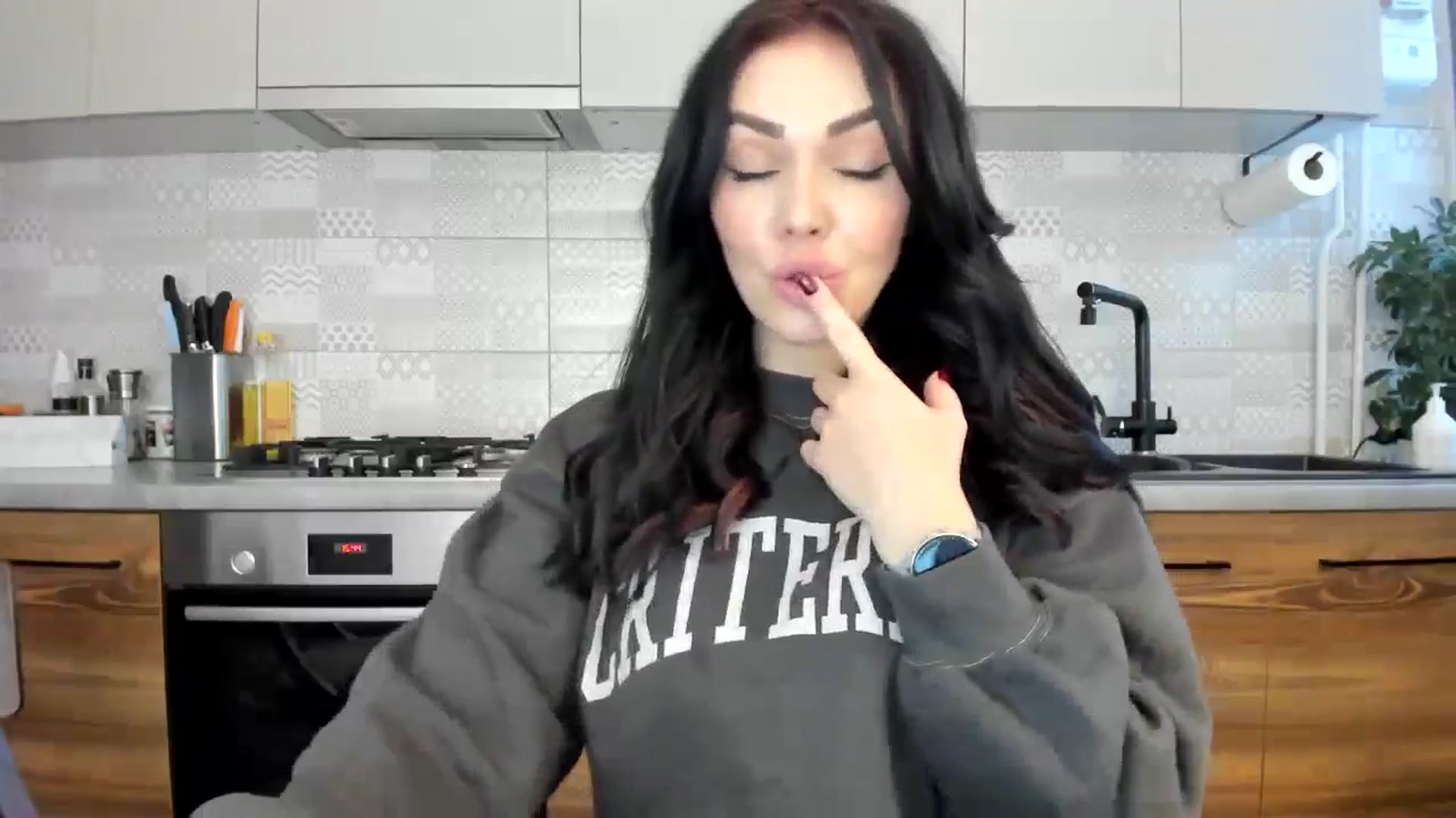 Gallery image thumbnail from MissNelly_'s myfreecams stream on, 02/13/2025, 15:02 image 8 of 20