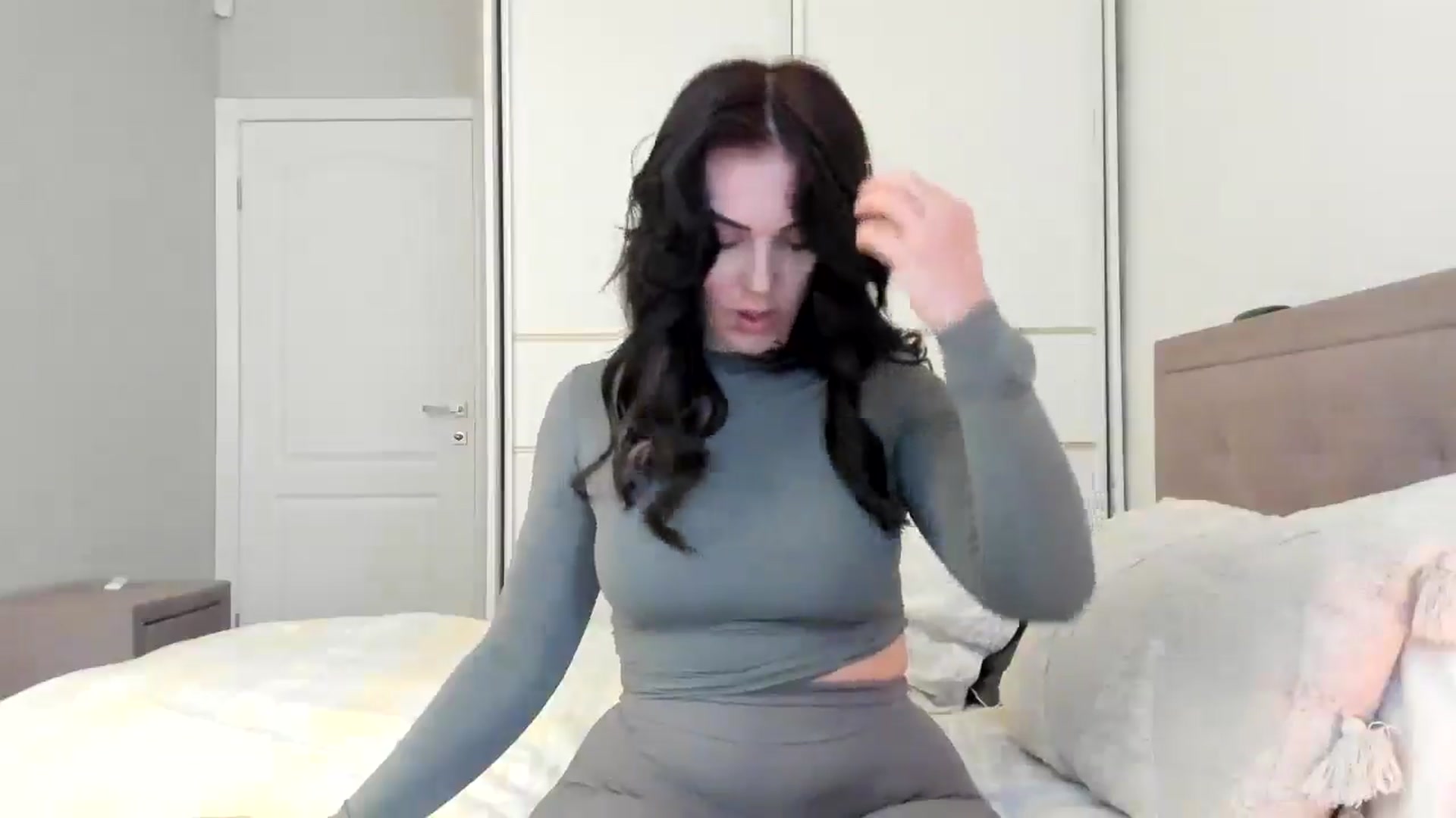 Gallery image thumbnail from MissNelly_'s myfreecams stream on, 03/25/2025, 10:57 image 13 of 20