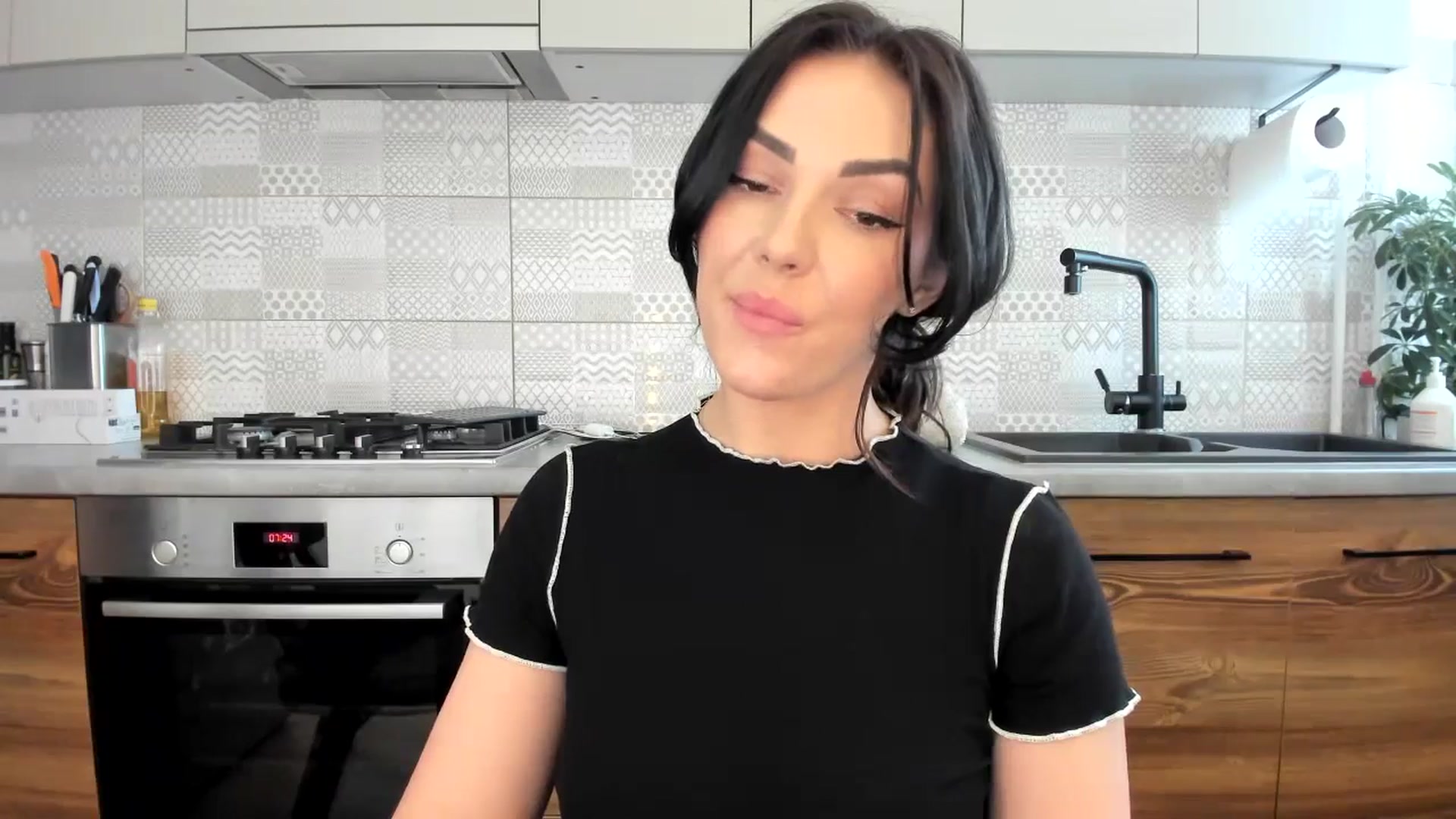 Gallery image thumbnail from MissNelly_'s myfreecams stream on, 03/29/2025, 14:44 image 15 of 20