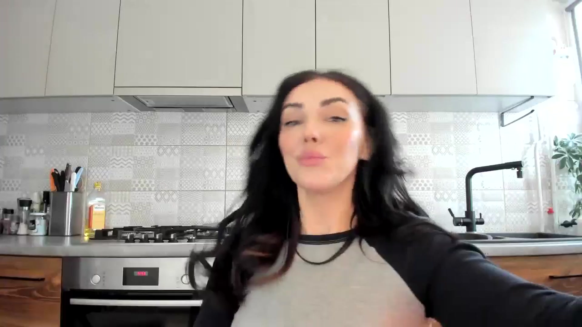 Gallery image thumbnail from MissNelly_'s myfreecams stream on, 04/07/2025, 13:19 image 8 of 20