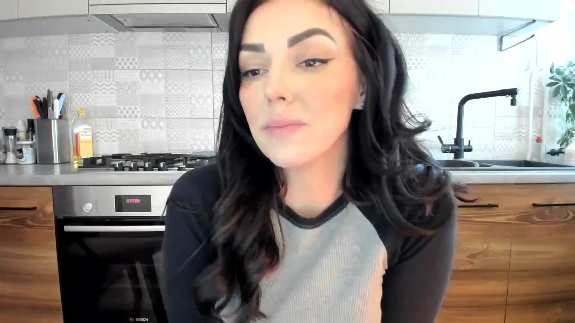 Gallery image thumbnail from MissNelly_'s myfreecams stream on, 04/07/2025, 13:19 image 14 of 20