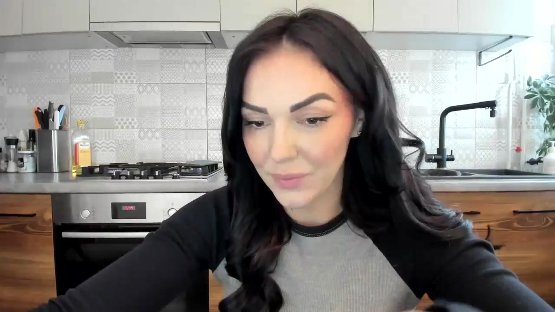 Gallery image thumbnail from MissNelly_'s myfreecams stream on, 04/07/2025, 13:19 image 15 of 20
