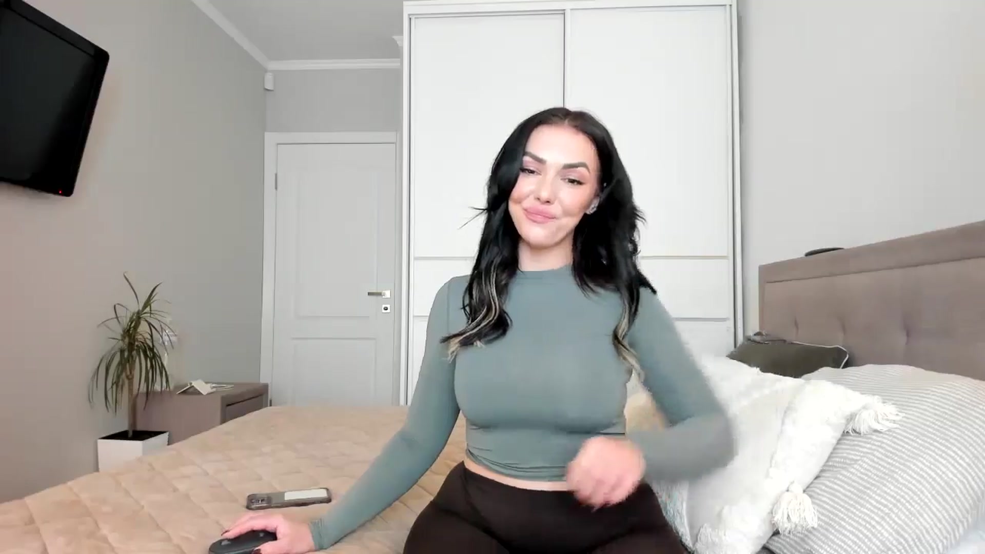Gallery image thumbnail from MissNelly_'s myfreecams stream on, 04/15/2025, 11:50 image 12 of 20