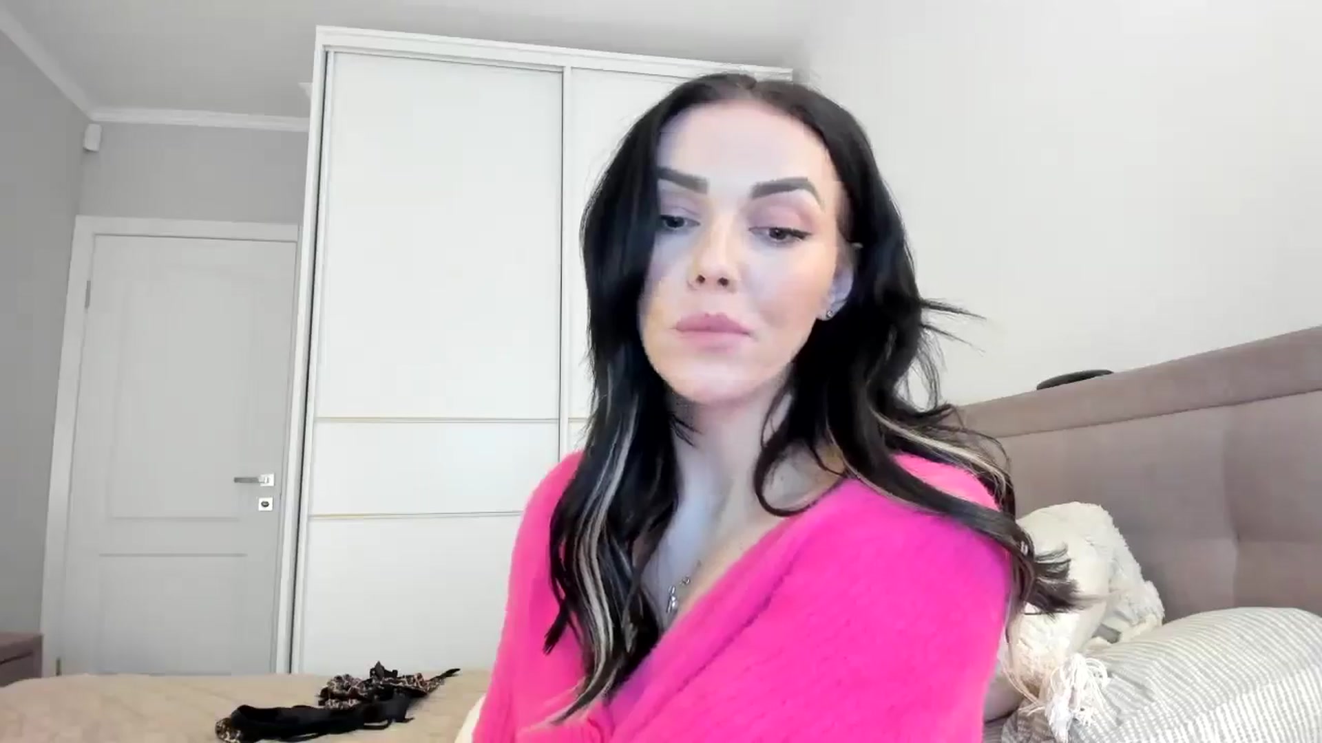 Gallery image thumbnail from MissNelly_'s myfreecams stream on, 04/15/2025, 15:22 image 4 of 20