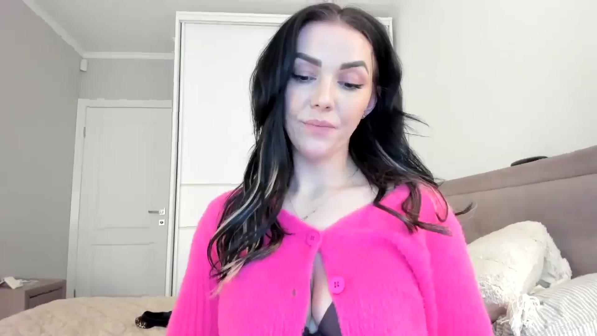 Gallery image thumbnail from MissNelly_'s myfreecams stream on, 04/15/2025, 15:22 image 13 of 20