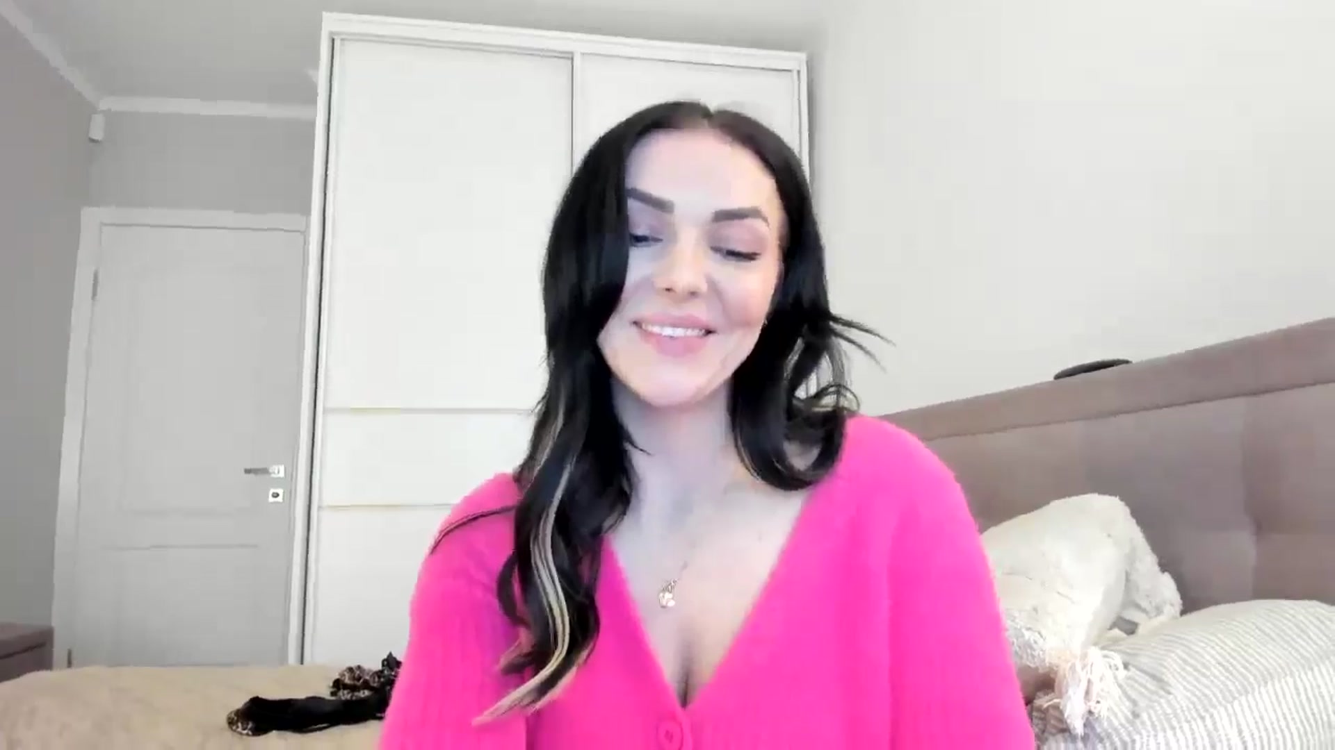 Gallery image thumbnail from MissNelly_'s myfreecams stream on, 04/15/2025, 15:22 image 7 of 20