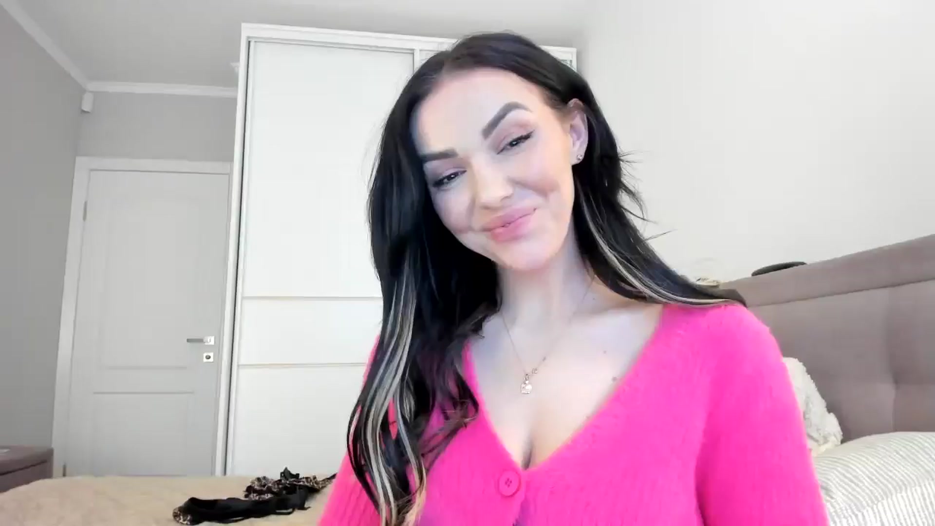 Gallery image thumbnail from MissNelly_'s myfreecams stream on, 04/15/2025, 15:22 image 1 of 20