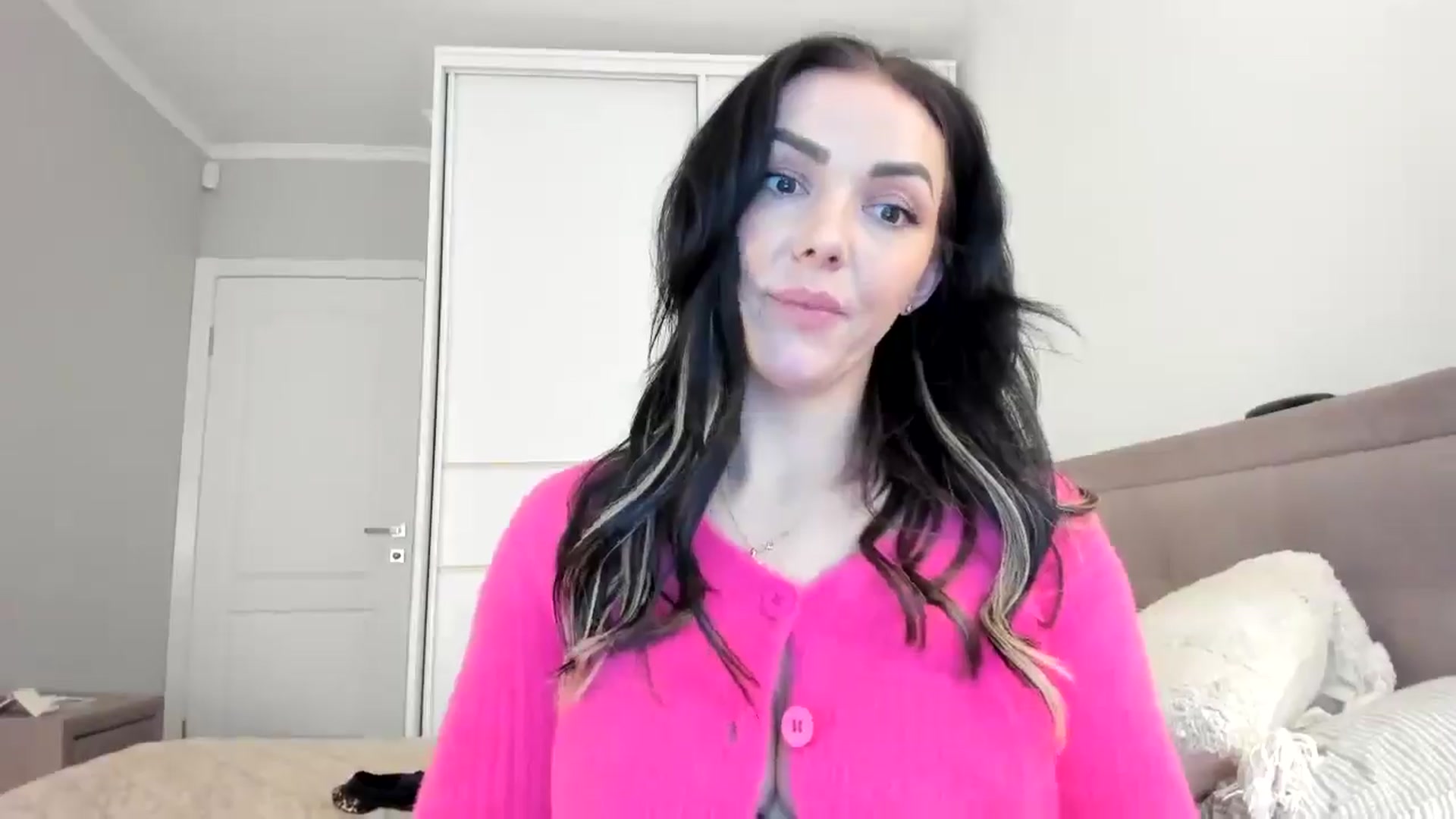 Gallery image thumbnail from MissNelly_'s myfreecams stream on, 04/15/2025, 15:22 image 14 of 20