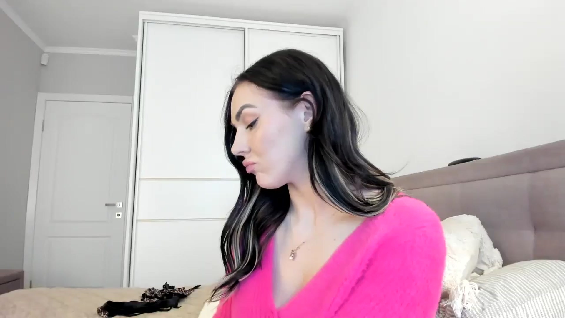 Gallery image thumbnail from MissNelly_'s myfreecams stream on, 04/15/2025, 15:22 image 3 of 20