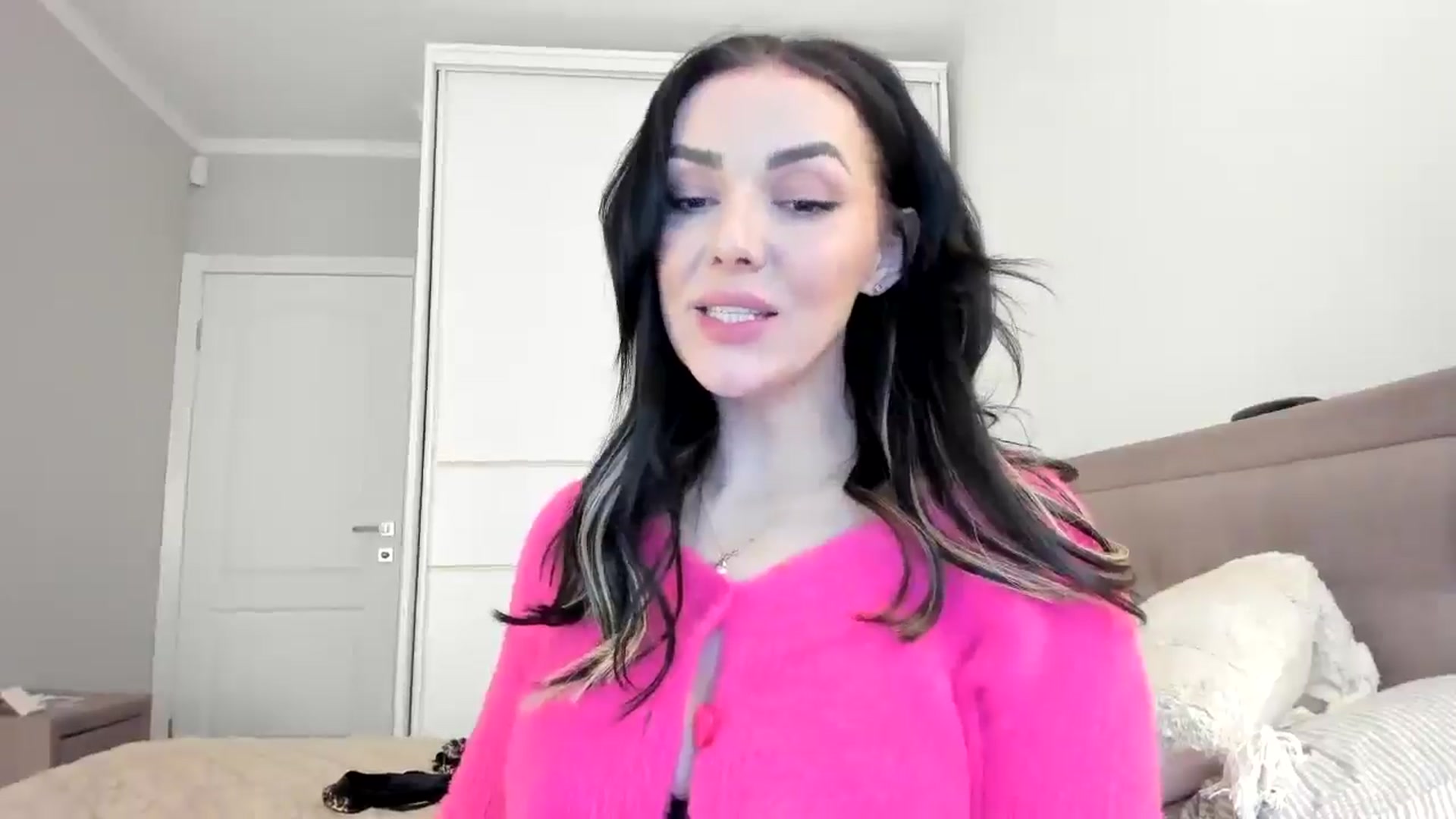 Gallery image thumbnail from MissNelly_'s myfreecams stream on, 04/15/2025, 15:22 image 16 of 20