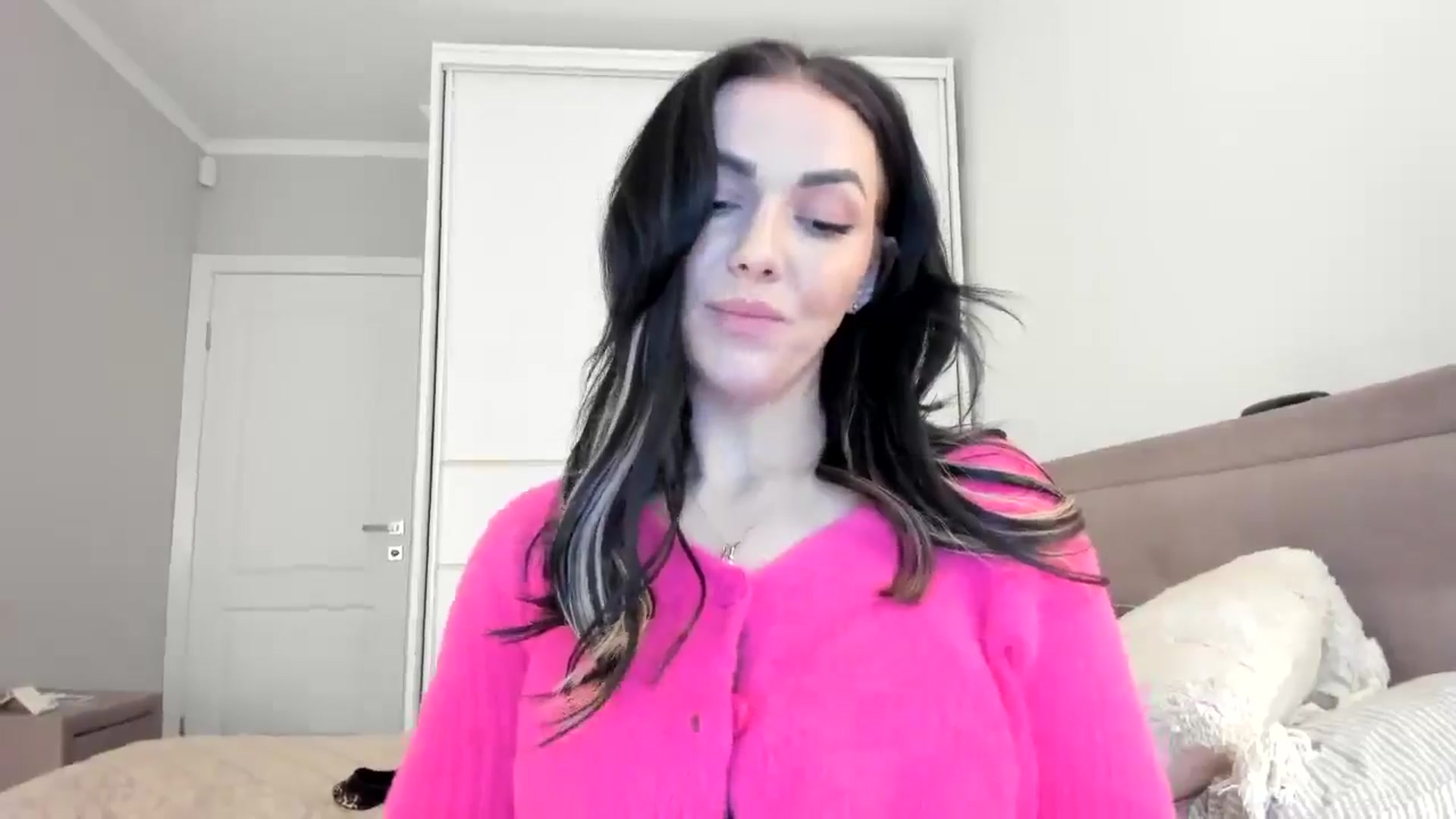 Gallery image thumbnail from MissNelly_'s myfreecams stream on, 04/15/2025, 15:22 image 17 of 20